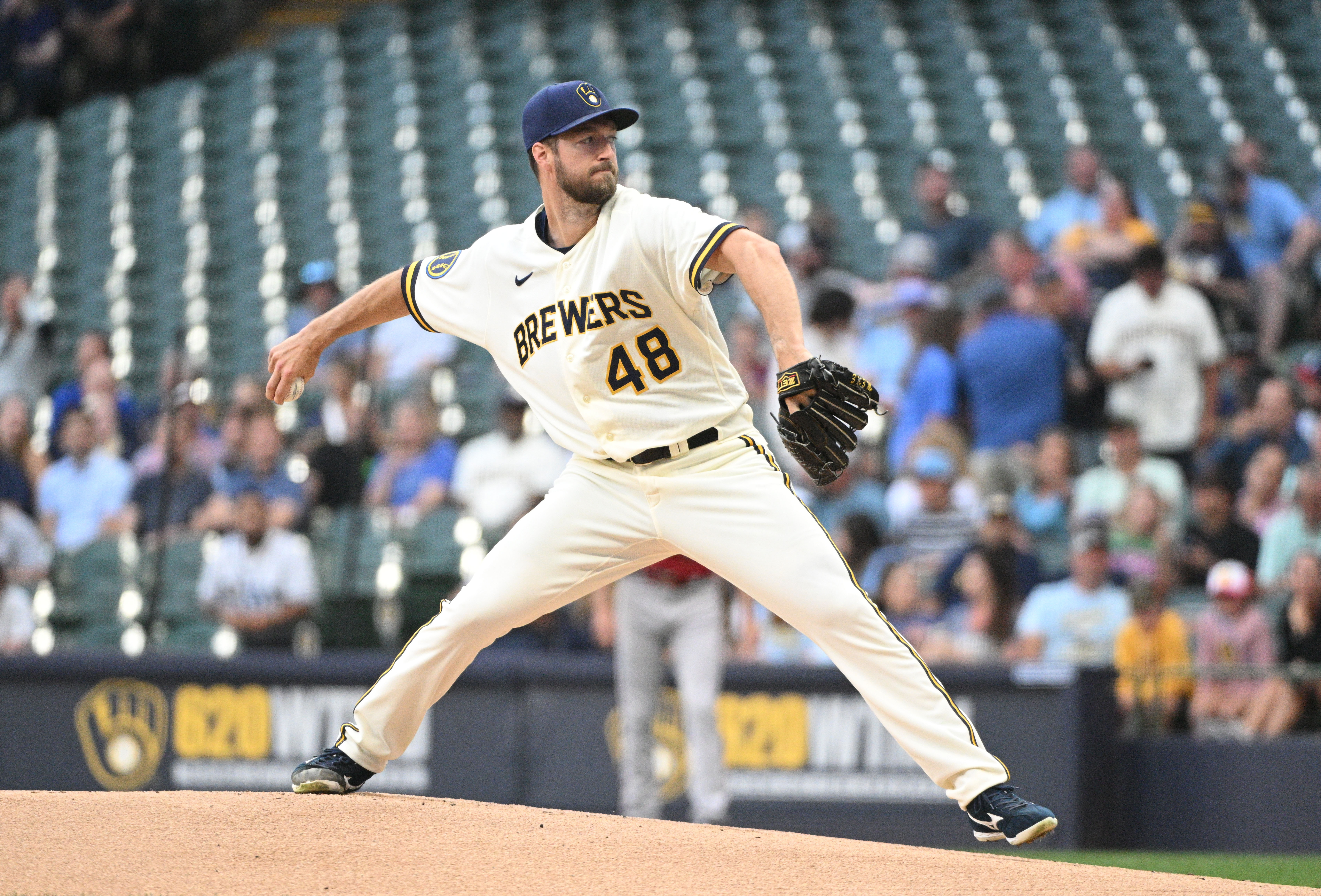 Brewers escape early hole, dump Diamondbacks