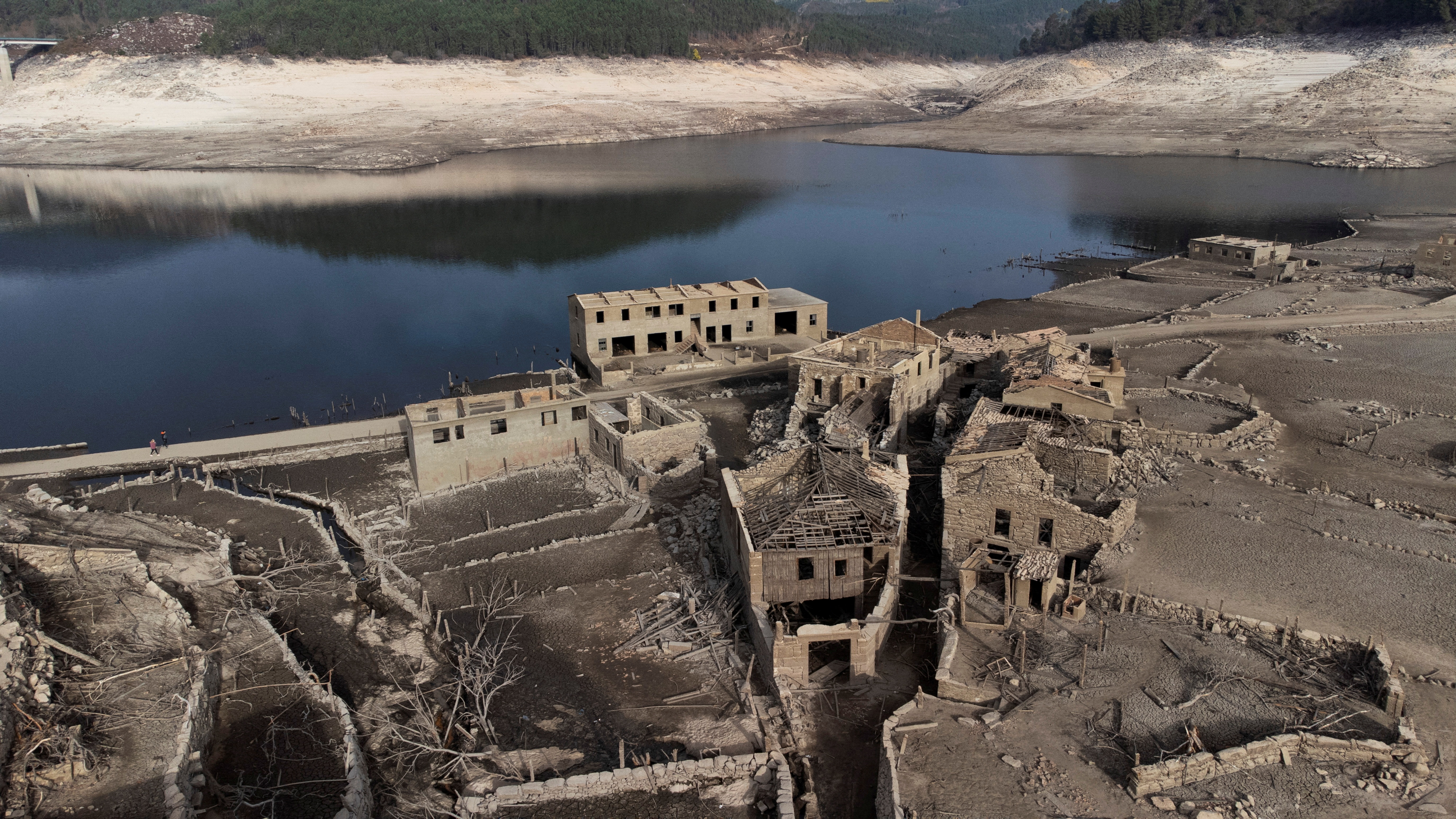 Old Spanish town re-emerges as drought dries out reservoir