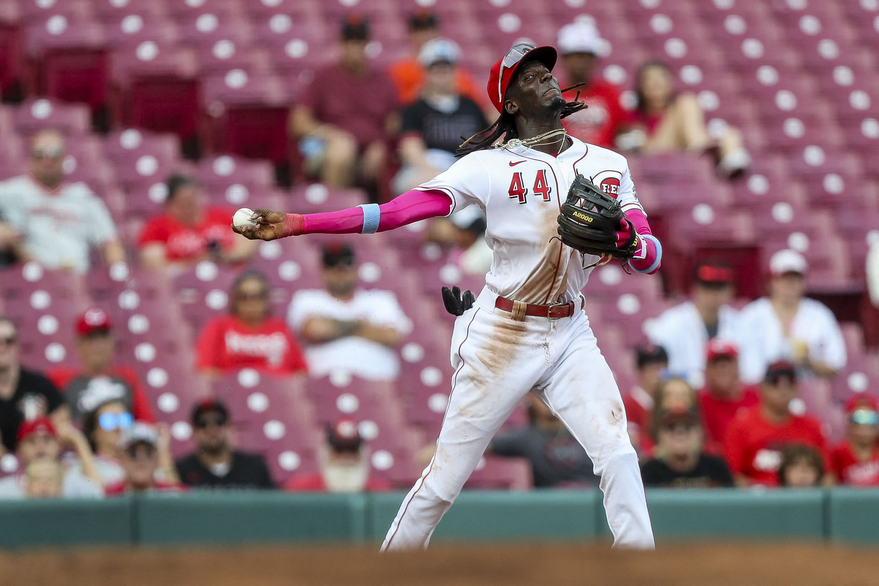 Wilmer Flores hits 2 more HRs as Giants outlast Reds 11-10