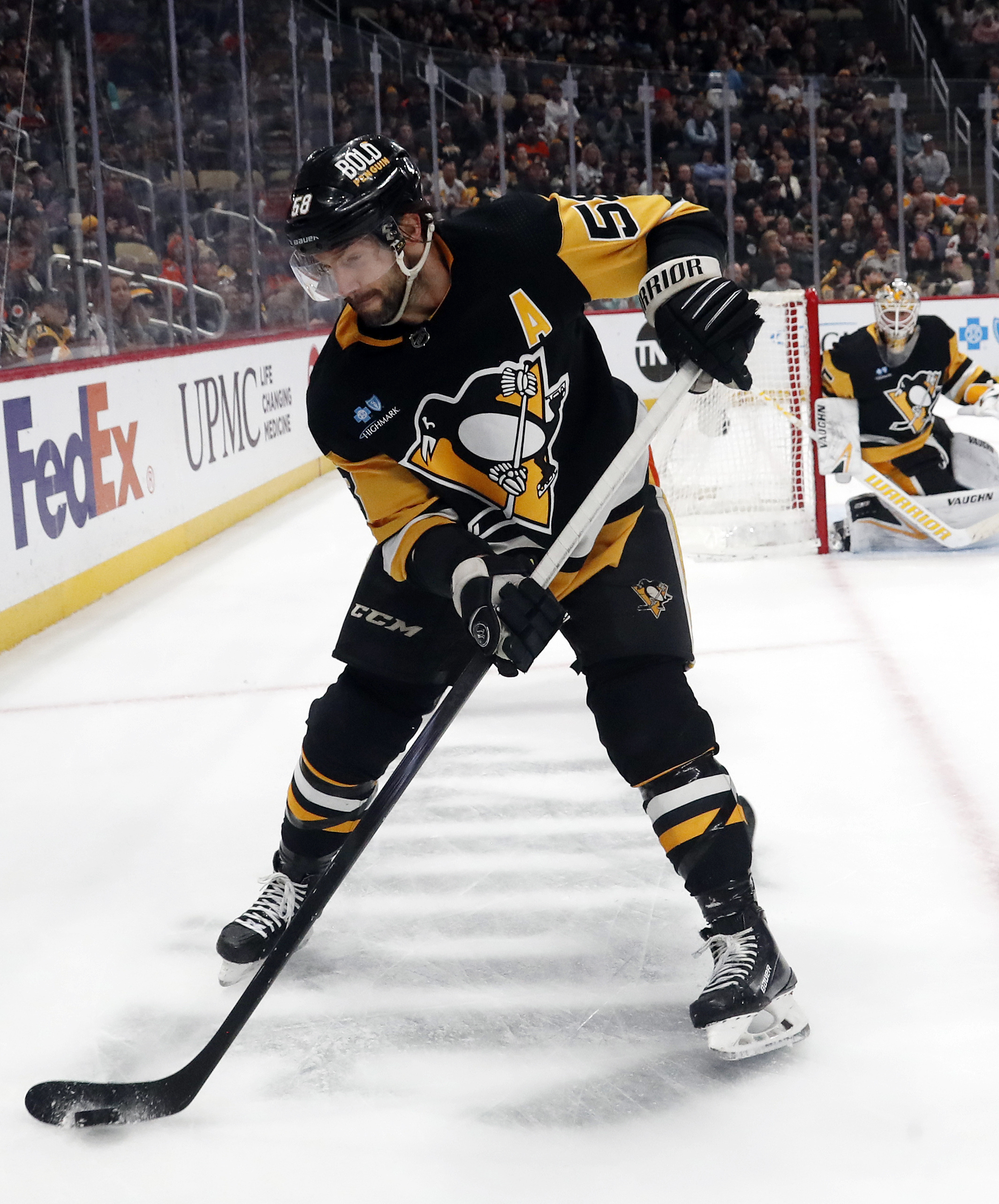 Sidney Crosby, Penguins outlast Flyers 7-6 | Reuters