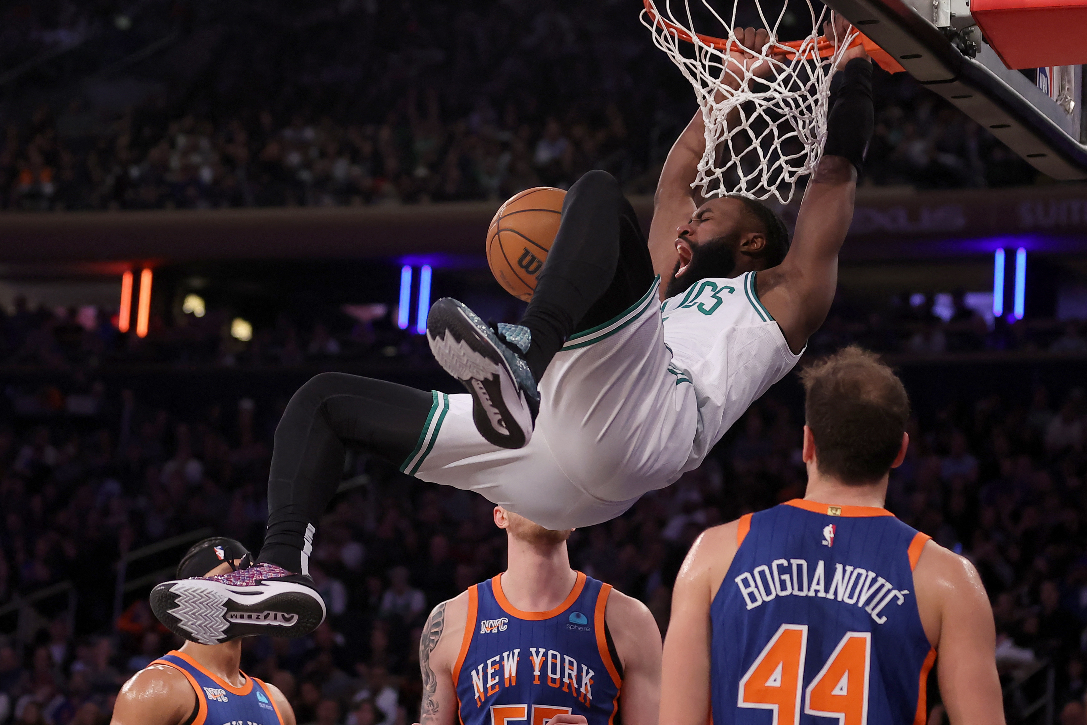 NBA roundup: Celtics top Knicks for 8th straight win