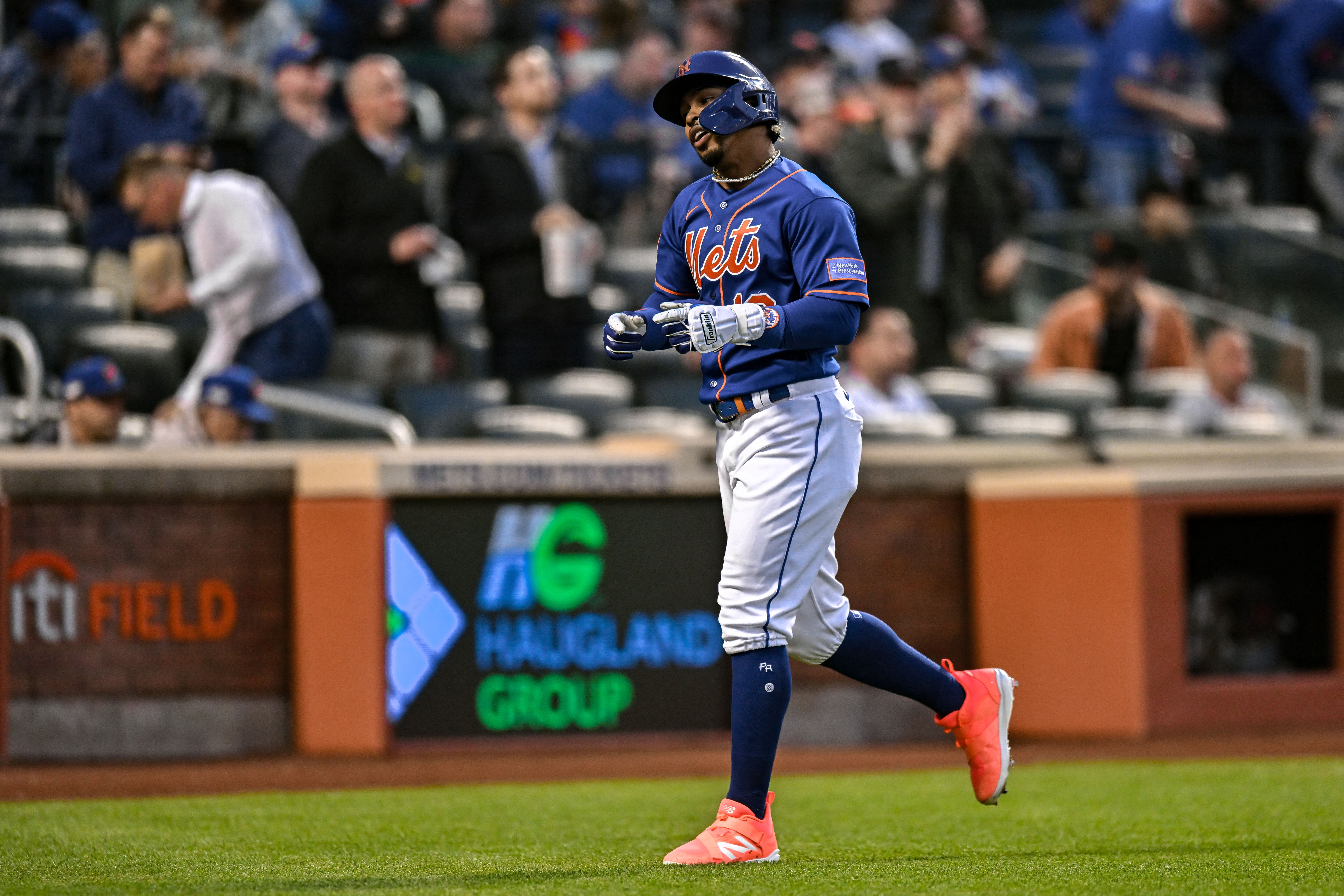 Francisco Lindor, Kodai Senga lead Mets past Phillies