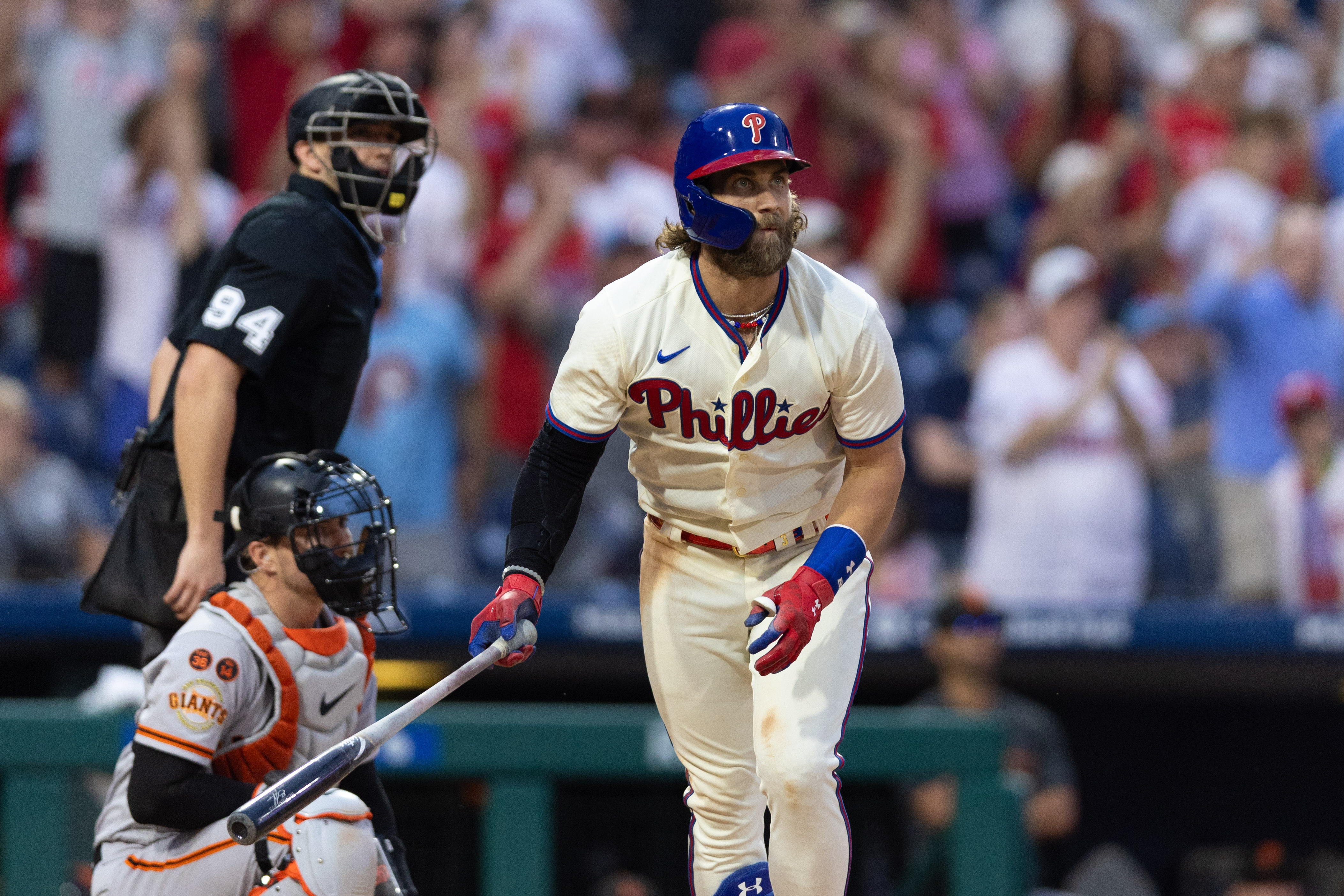 Giants outlast Phillies in extra-innings affair