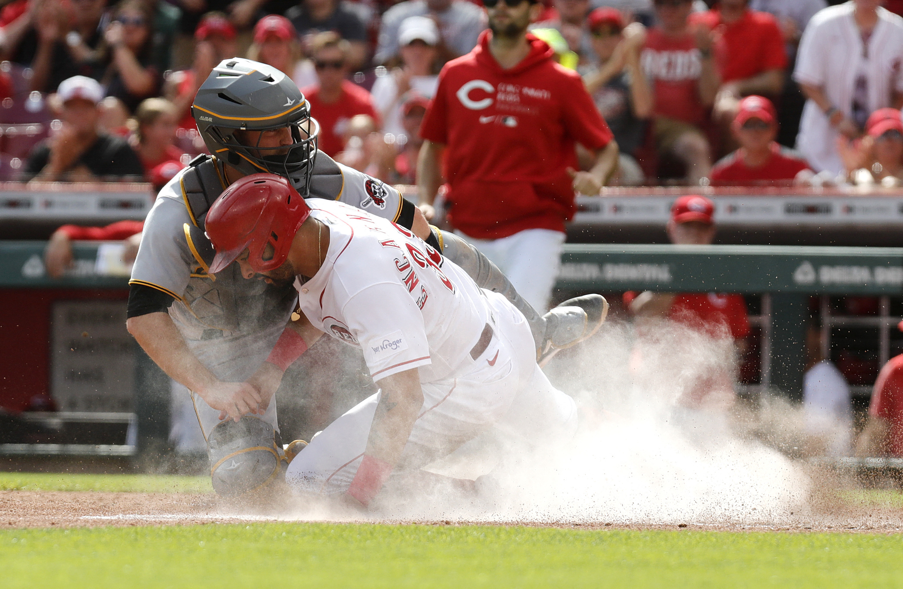 Reds rally to knock off Pirates, 4-2