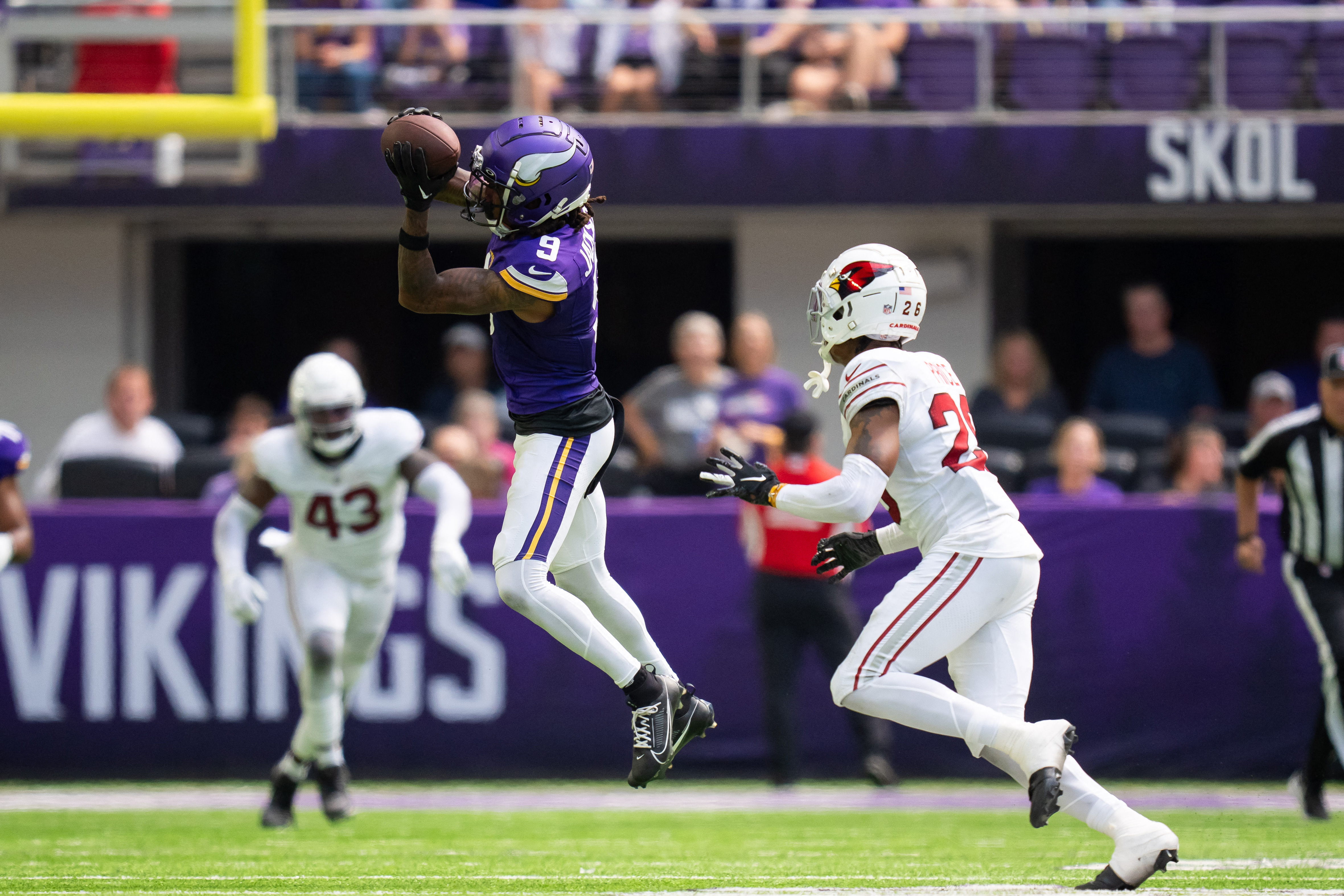 Defense rallies Cardinals past Vikings, 18-17