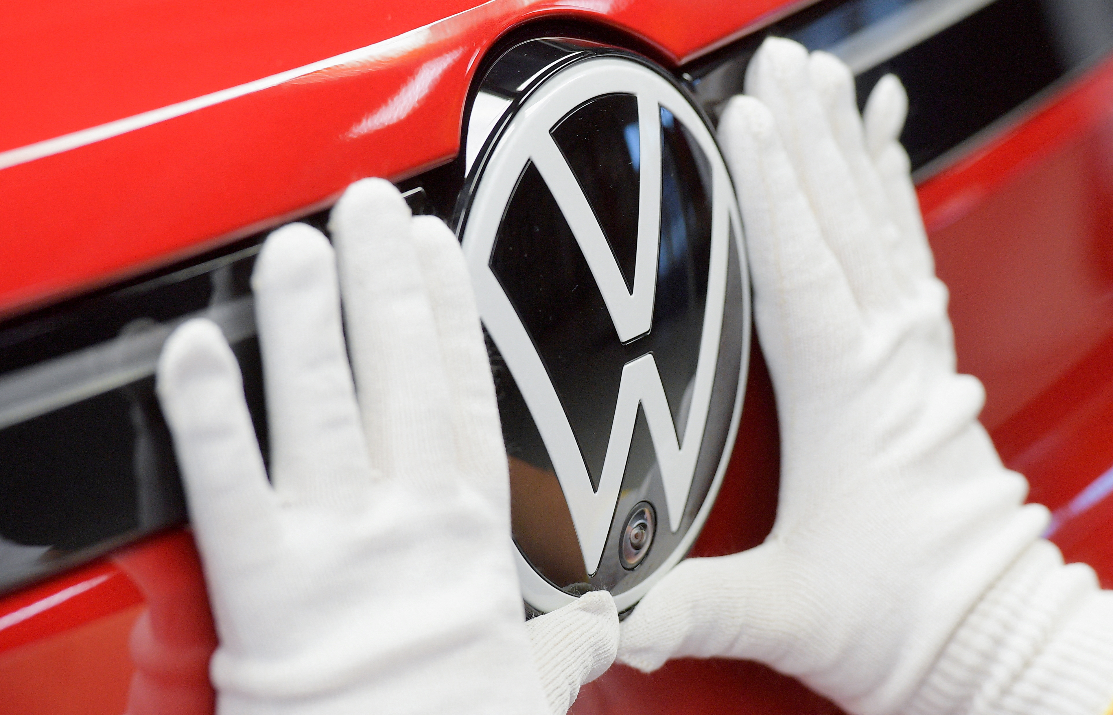 VW brand said to be behind on $10.5 billion cost-cutting drive