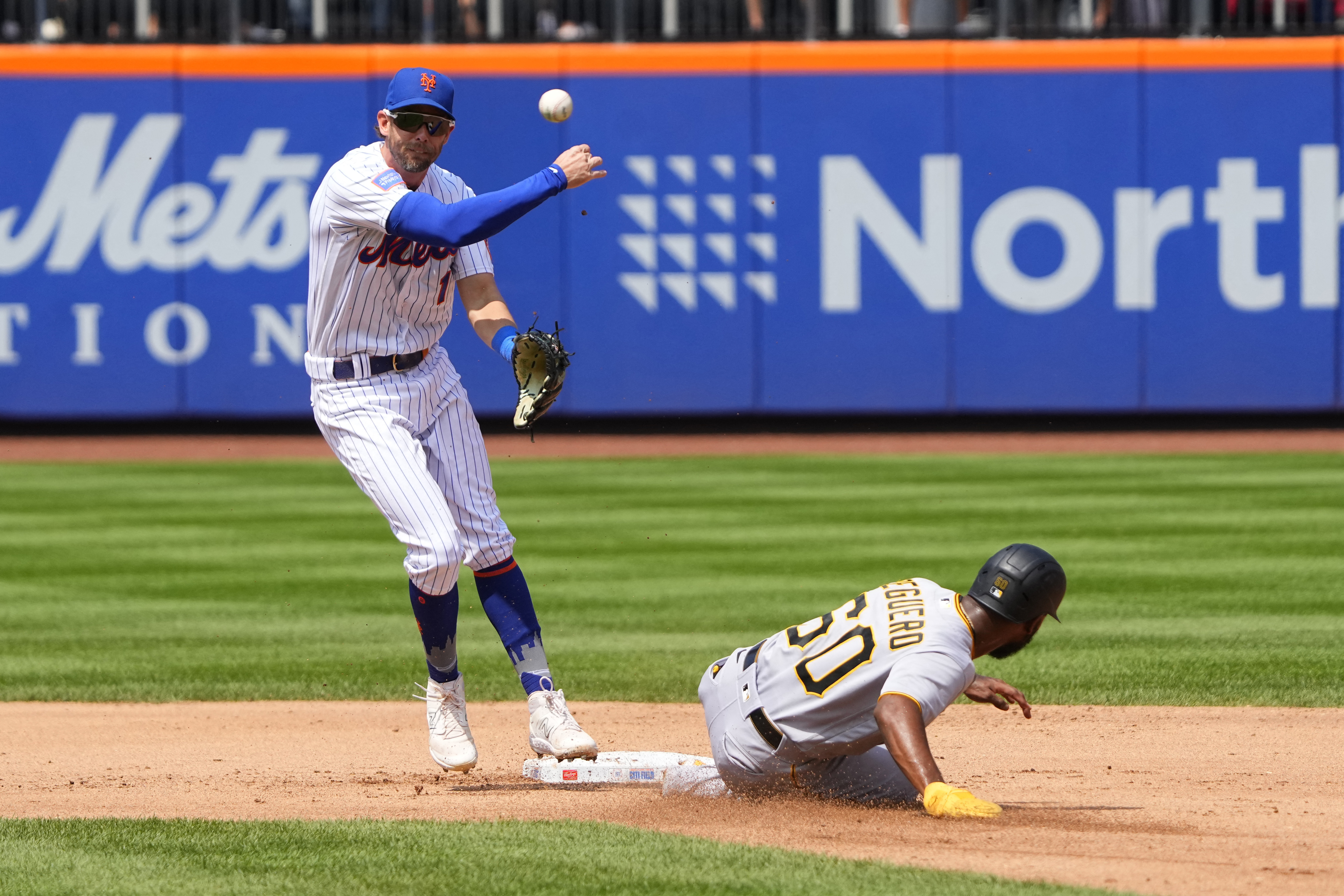 Mets blast Pirates 8-3 behind DJ Stewart's 2 HRs