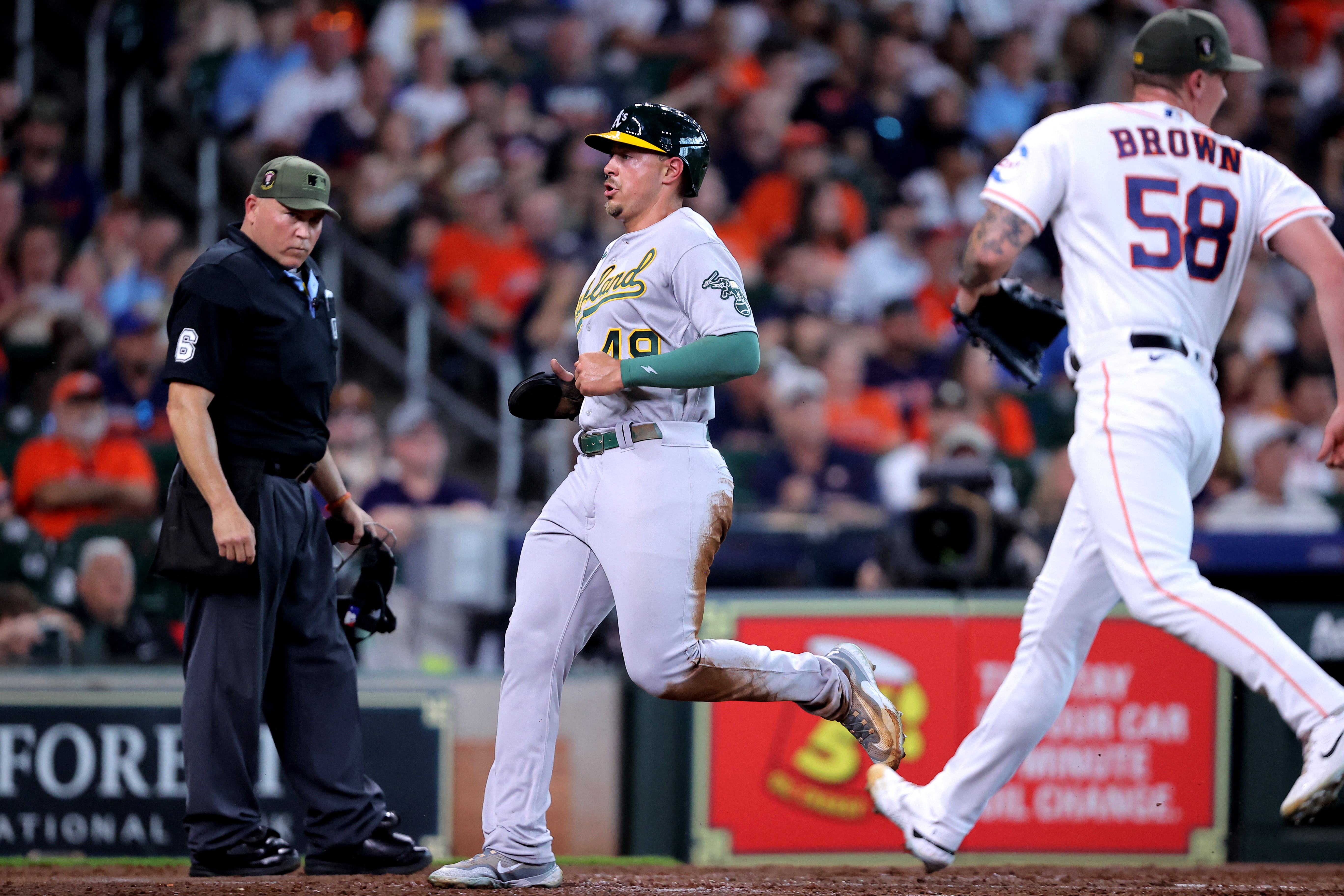 Yordan Alvarez's blast helps Astros beat Athletics