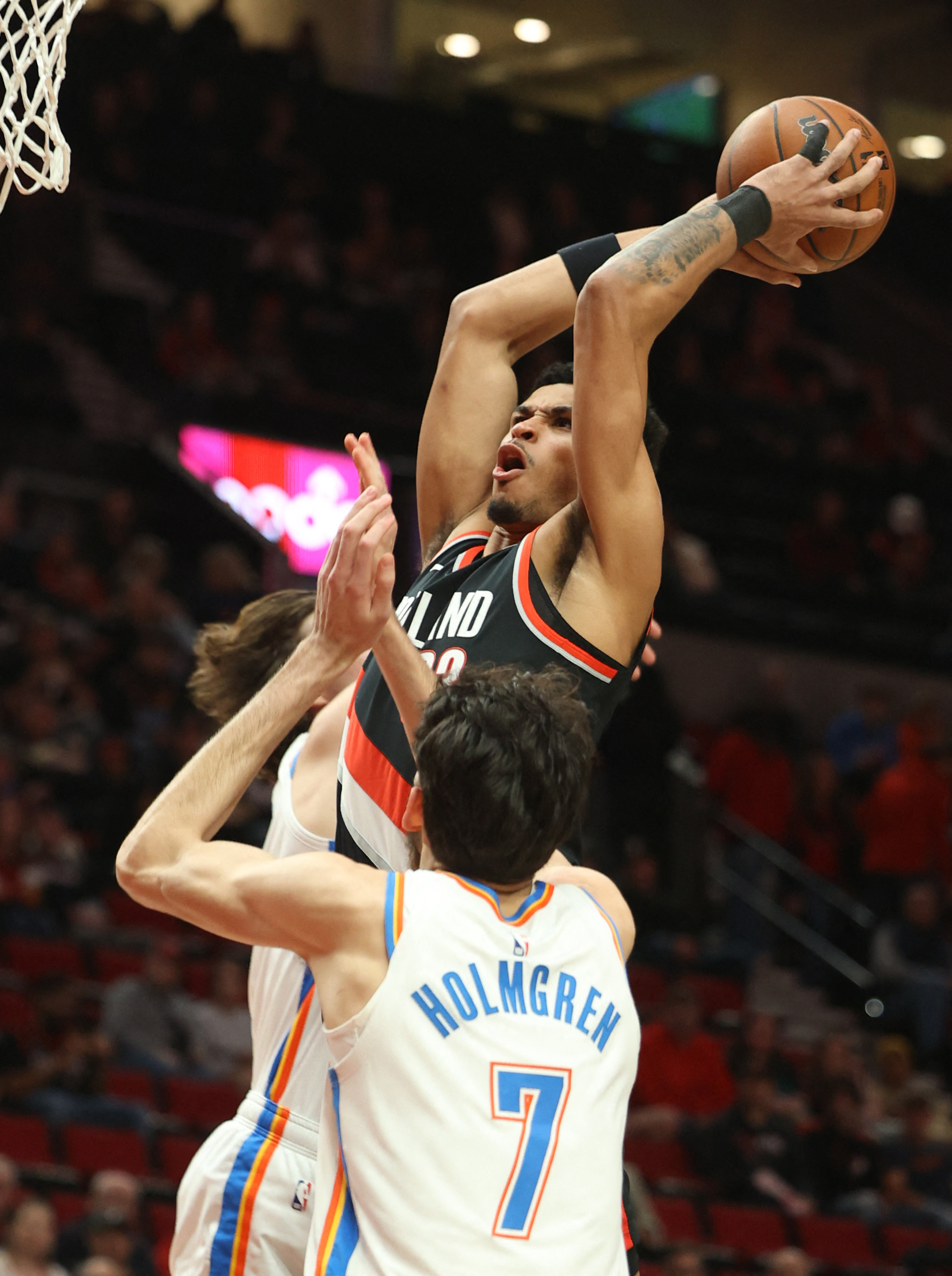 Thunder Run Wild Vs. Blazers For 5th Straight Win | Reuters