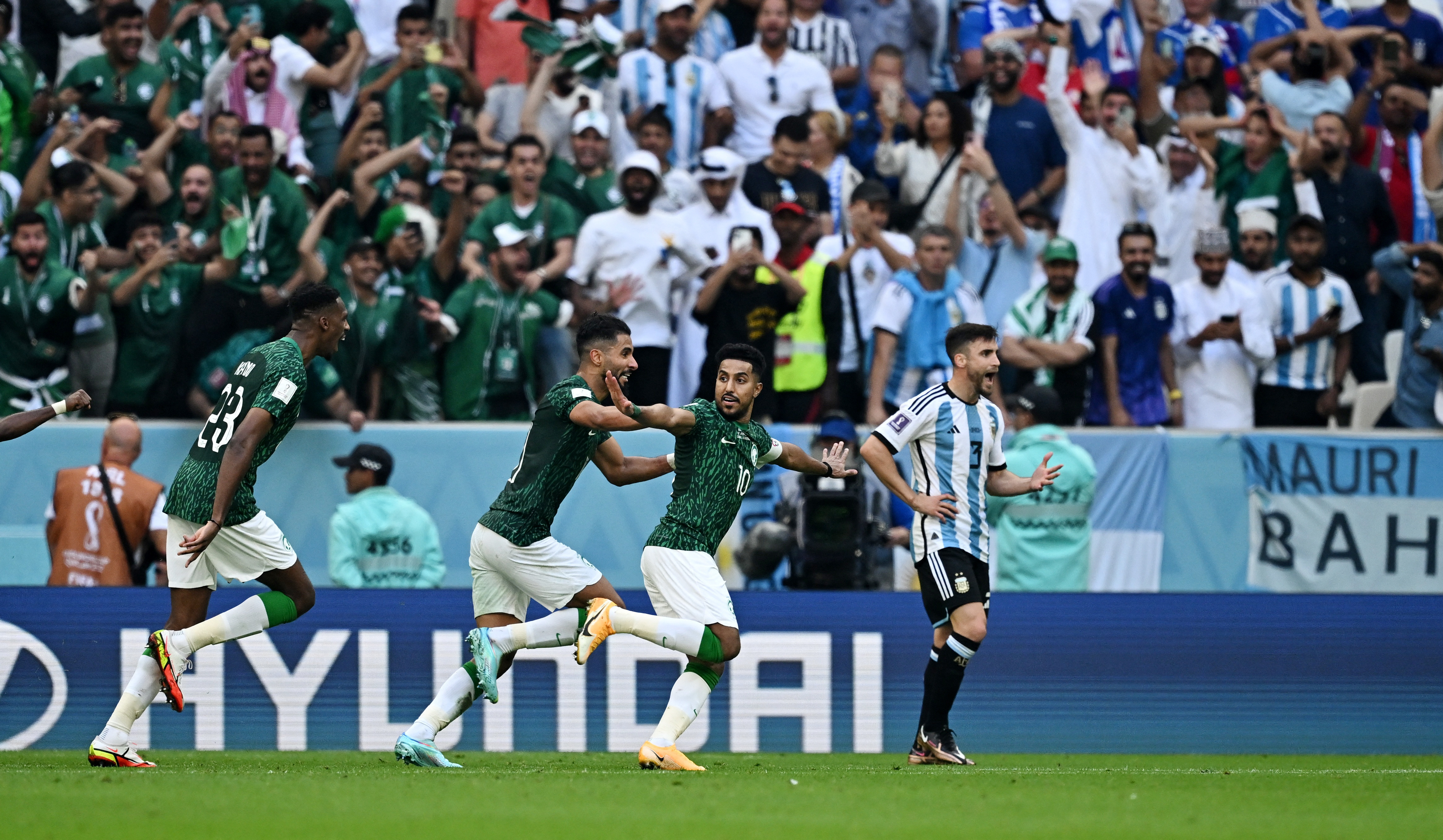 Saudis stun Argentina to take 2-1 lead | Reuters