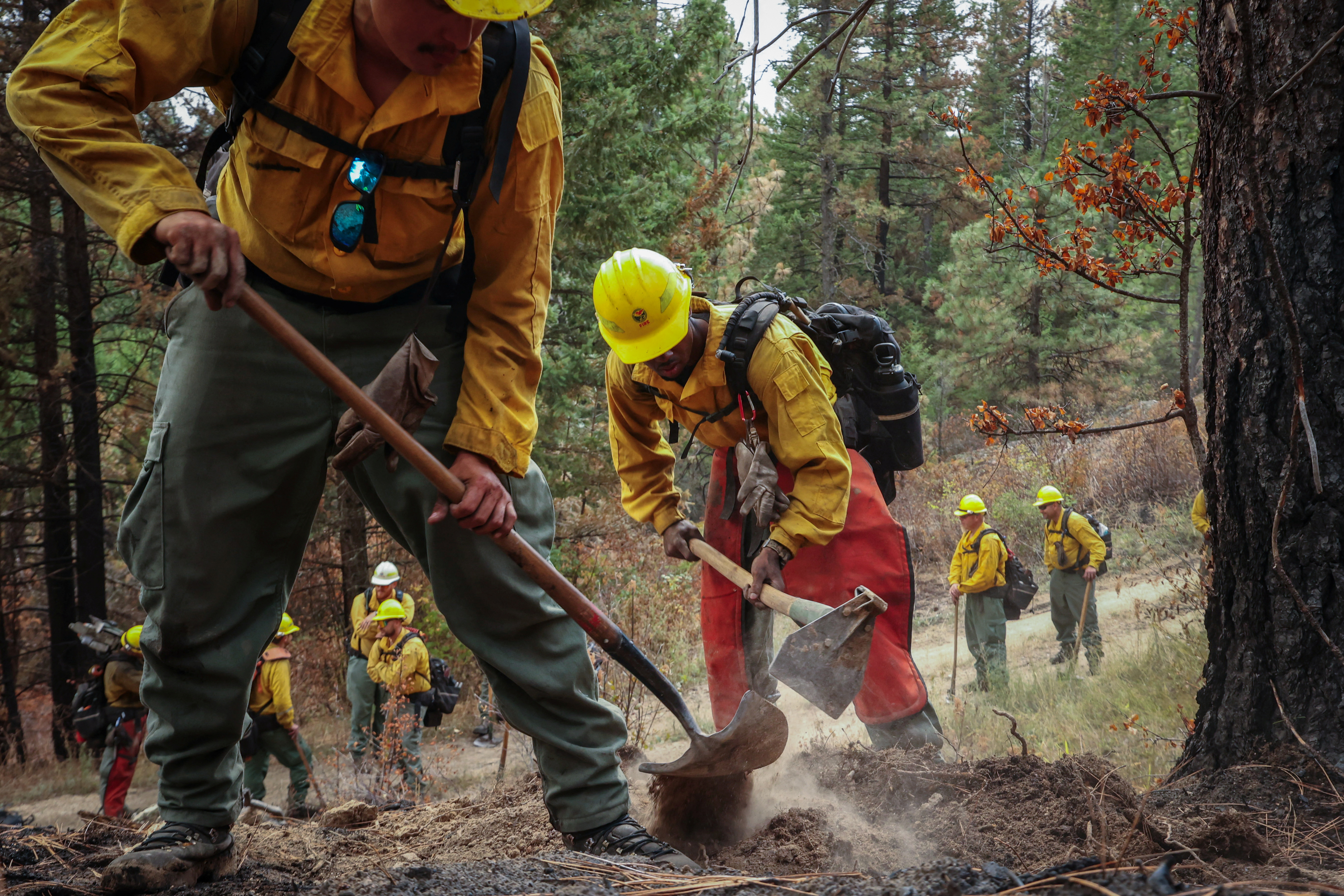 The Wider Image: Washington state pioneers program to turn inmates into wildland firefighters
