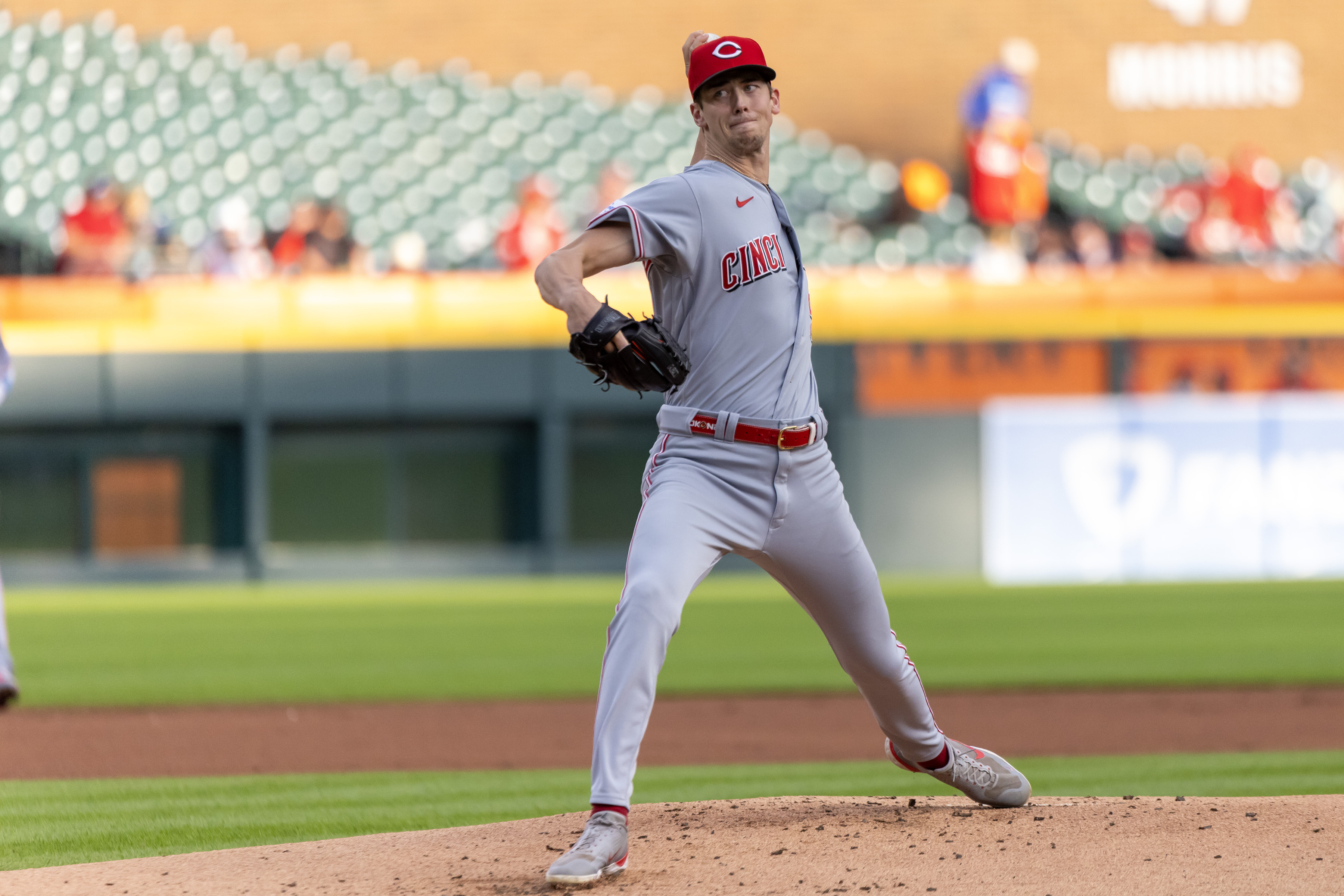 Tigers score early, but Reds win opener in 10 innings 