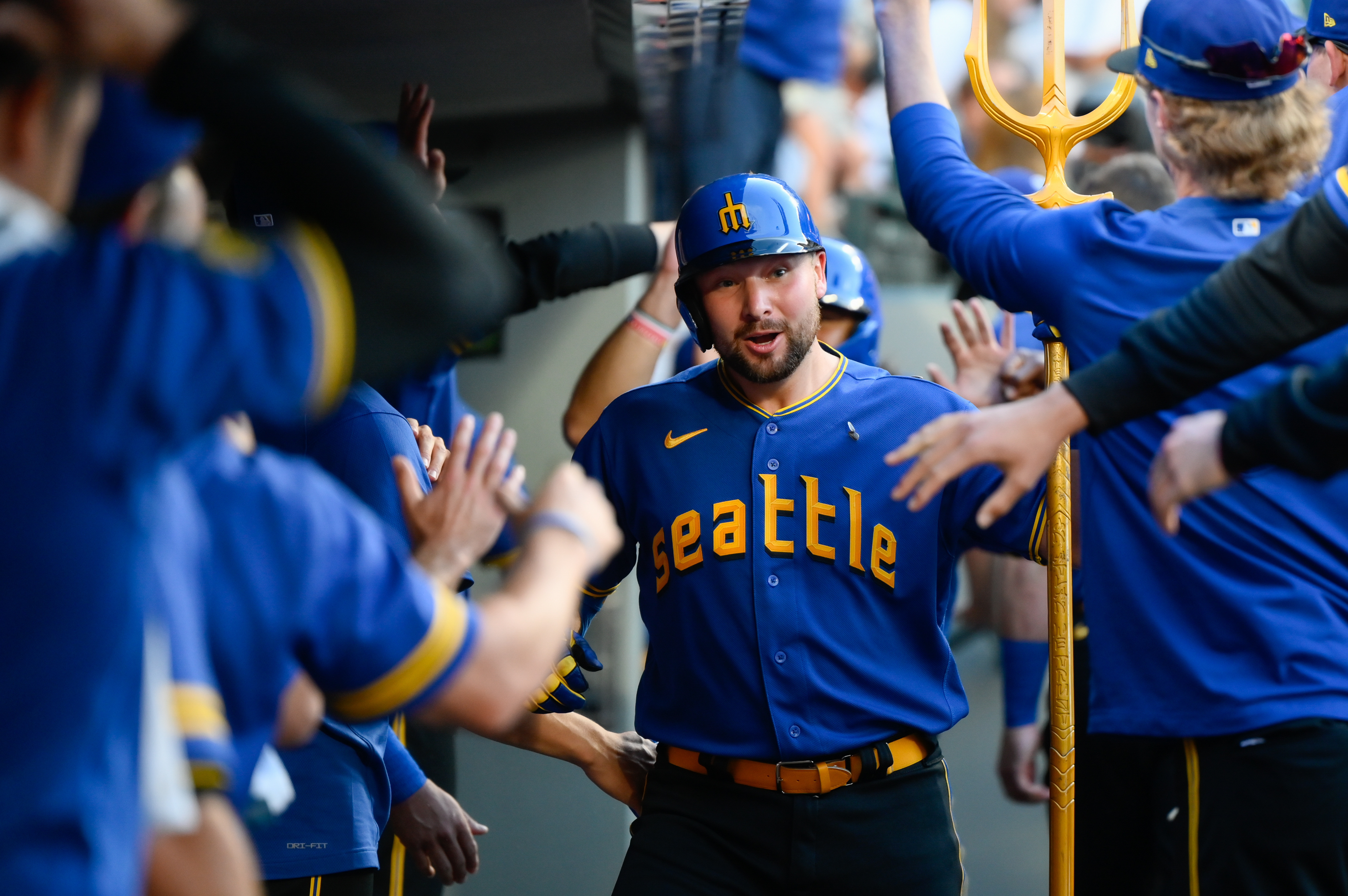 Mariners score 7 in the 8th to cap a 13-1 win over the Orioles