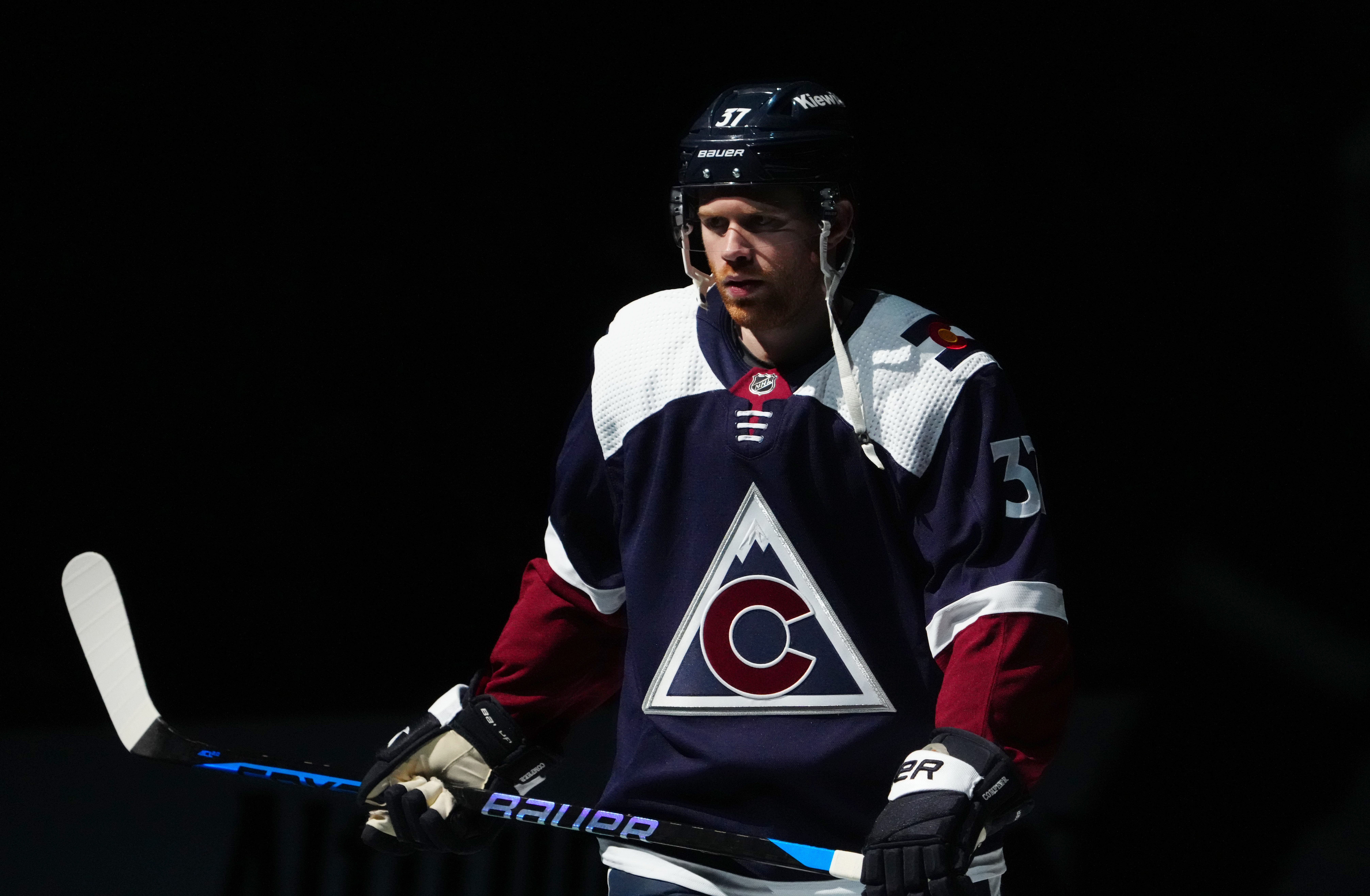 Avalanche beat Jets, stay in chase for Central title
