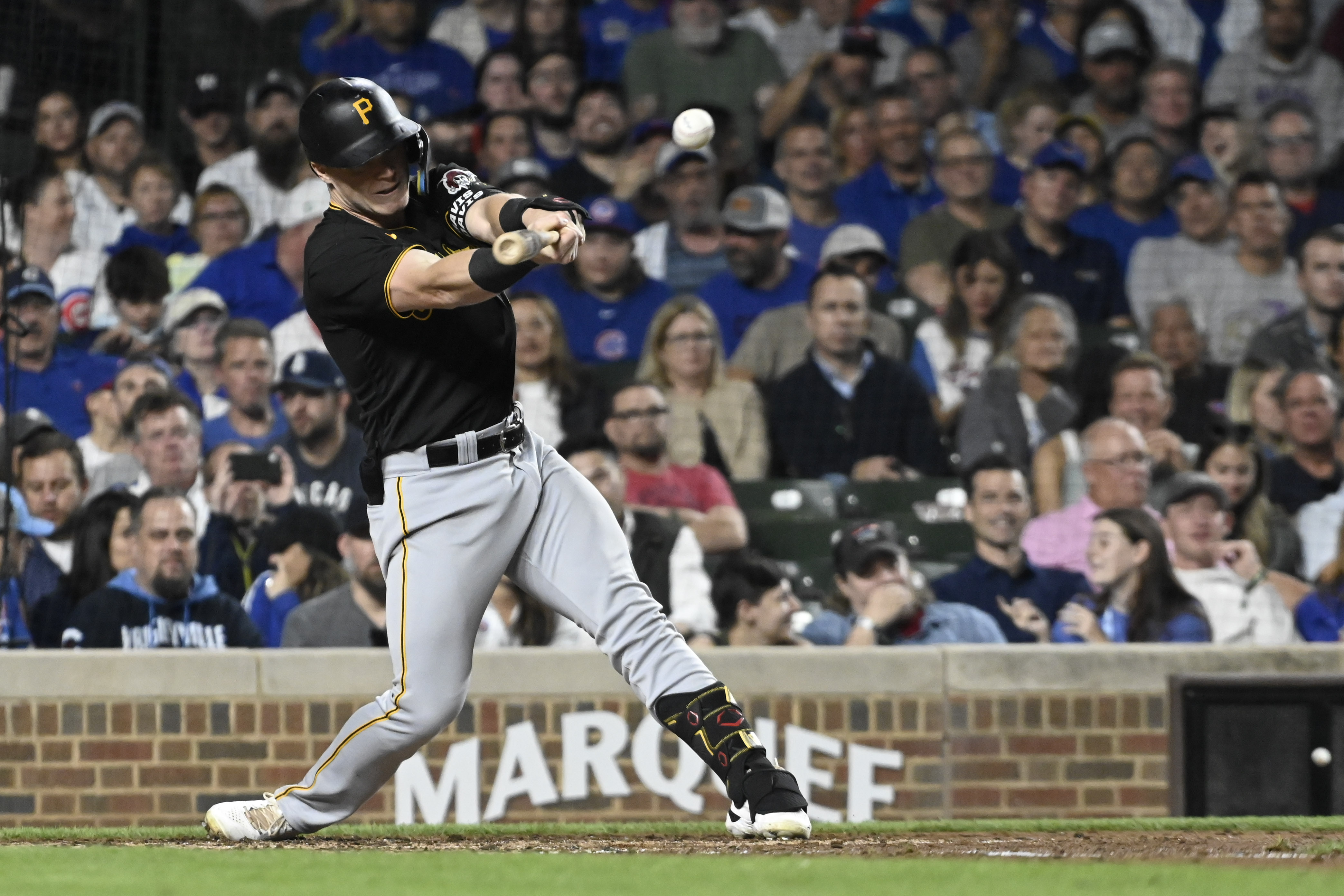 Pirates score 7 runs in 4th to roll past Cubs