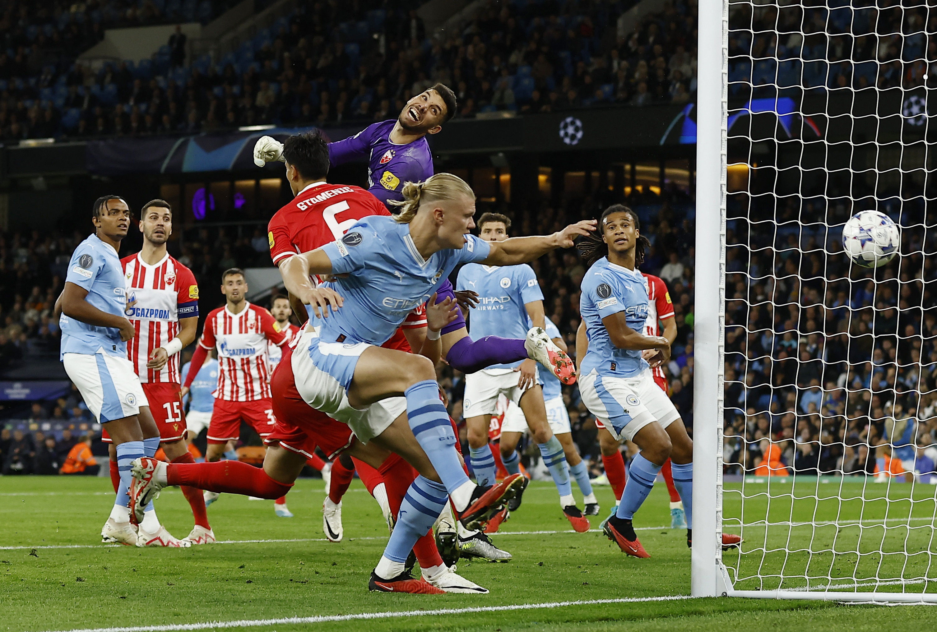 Football: Soccer-Alvarez helps Man City sweep past Red Star