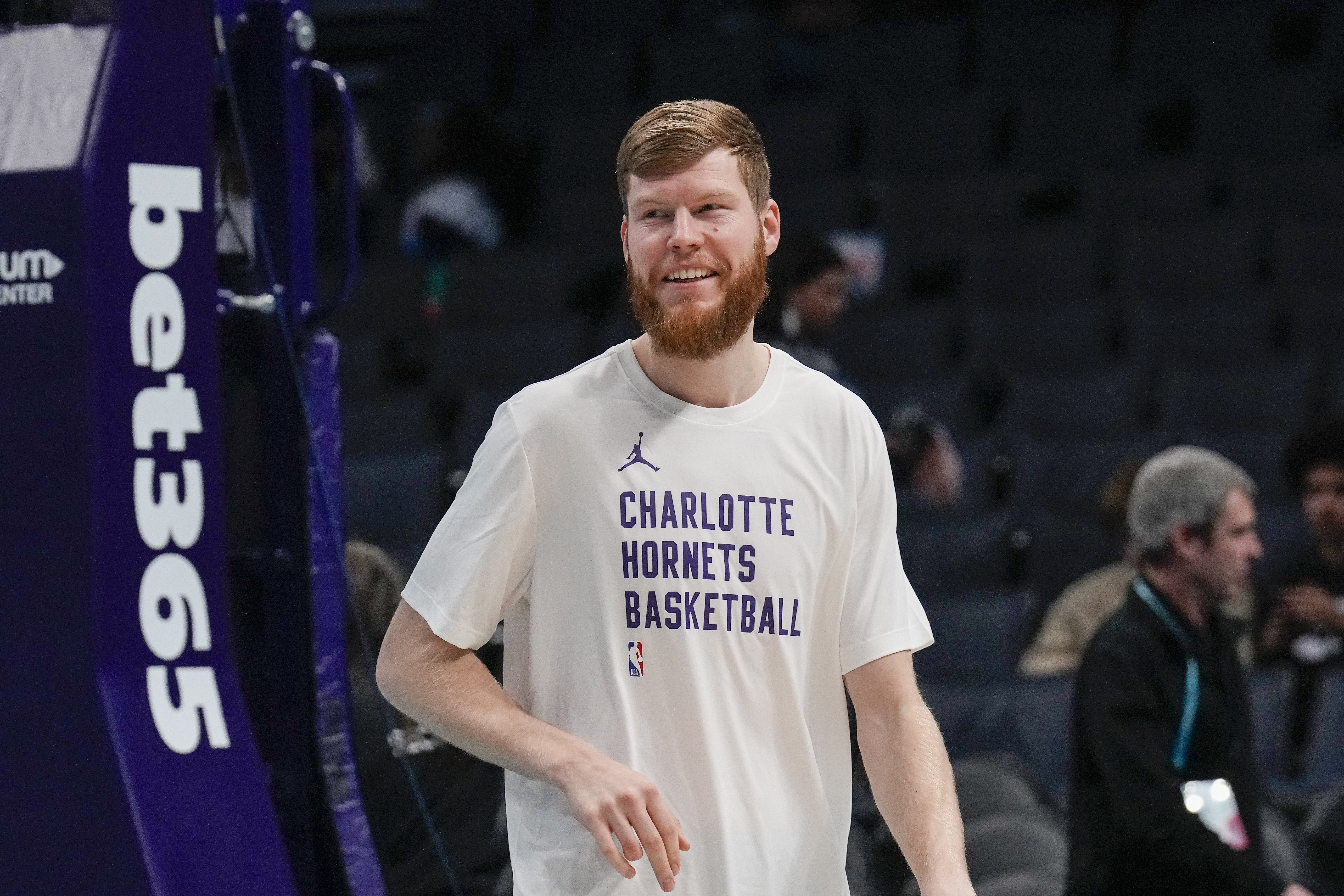 Charlotte Hornets coach Clifford praises Vasilije Micic / News