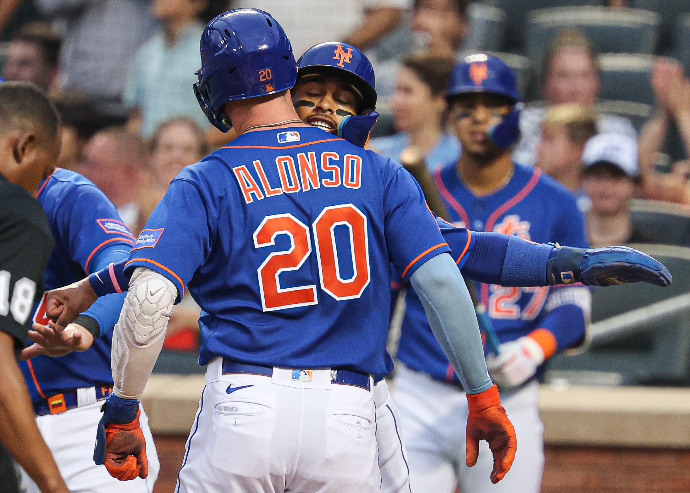 Pete Alonso (2 HRs, 6 RBIs) helps Mets end six-game losing streak