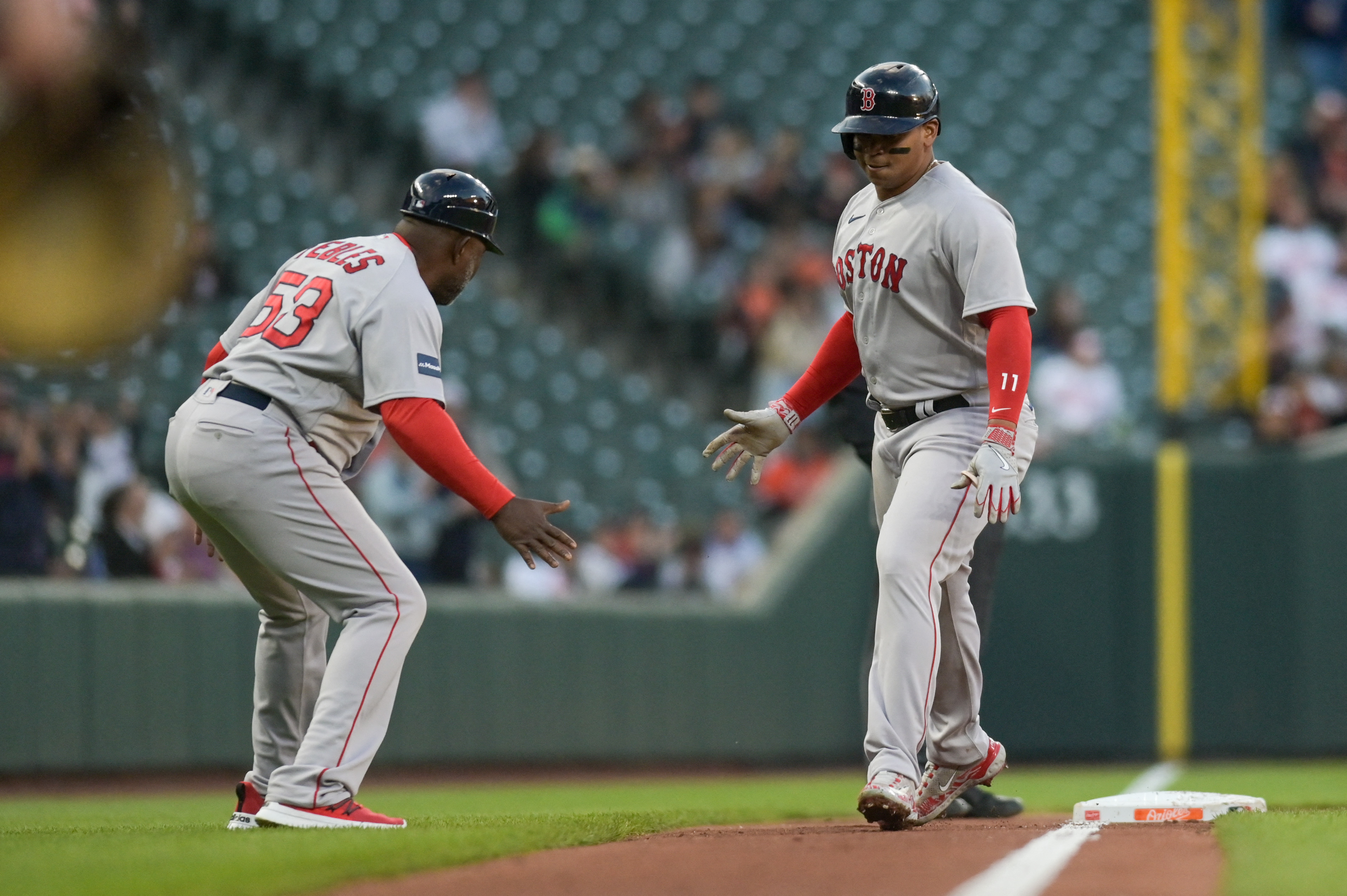 Orioles overpower Red Sox for sixth consecutive win