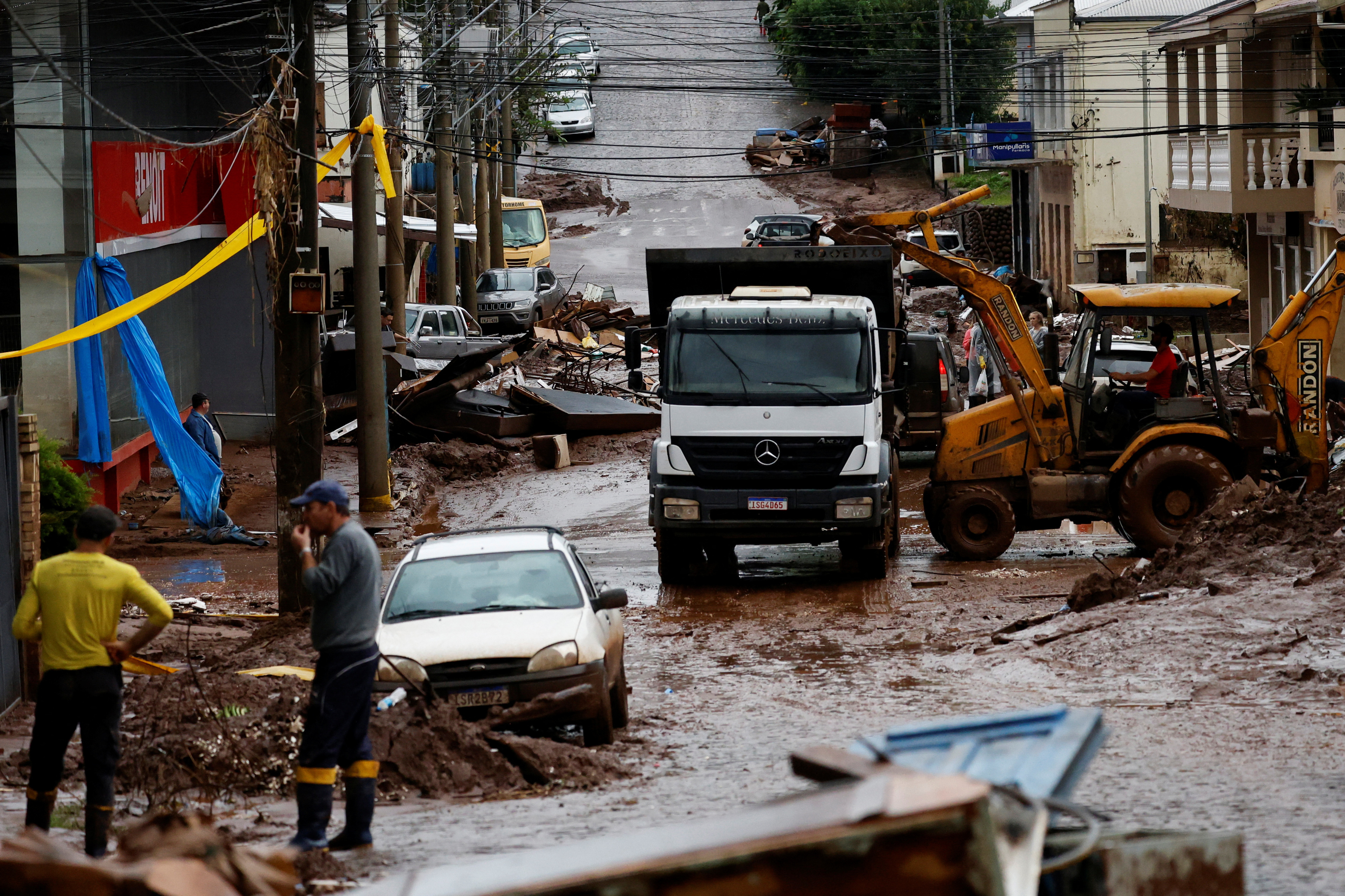 In pictures: Death toll from floods in Brazil rises - May 14, 2024 | ロイター