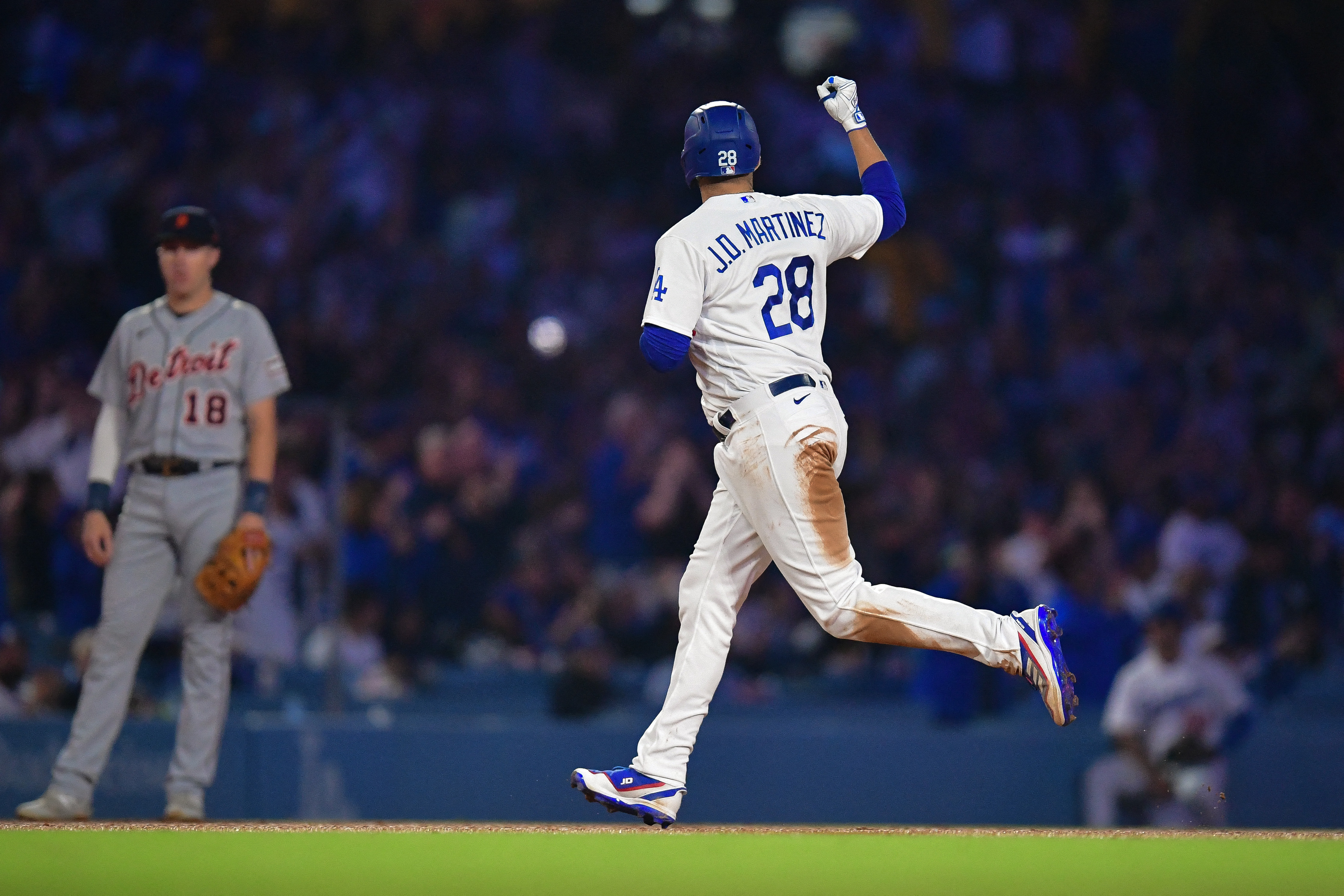 Muncy's walk-off single lifts Dodgers to 3-2 win over Tigers - CBS