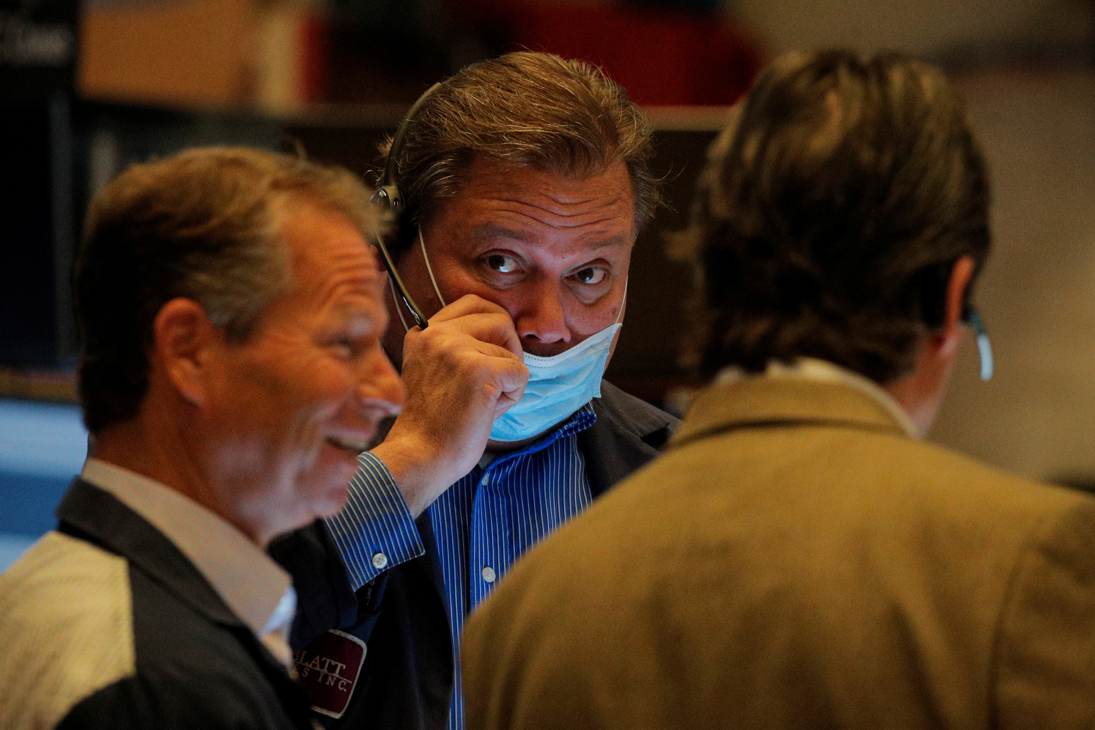Traders work on the floor of the New York Stock Exchange (NYSE) in New York City, U.S., October 18, 2021.  REUTERS/Brendan McDermid