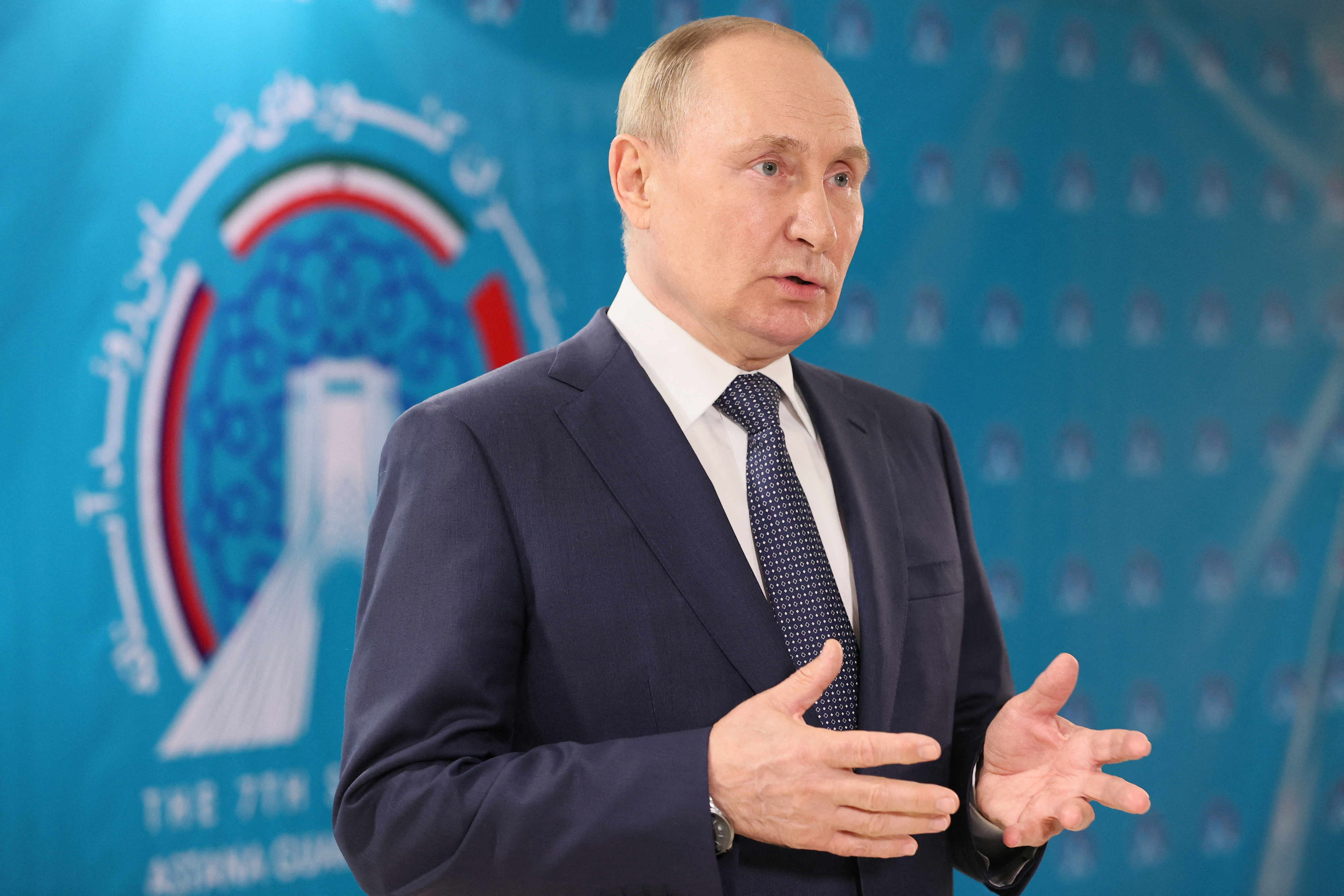 Venäjän presidentti Putin tapasi toimittajia Teheranissa