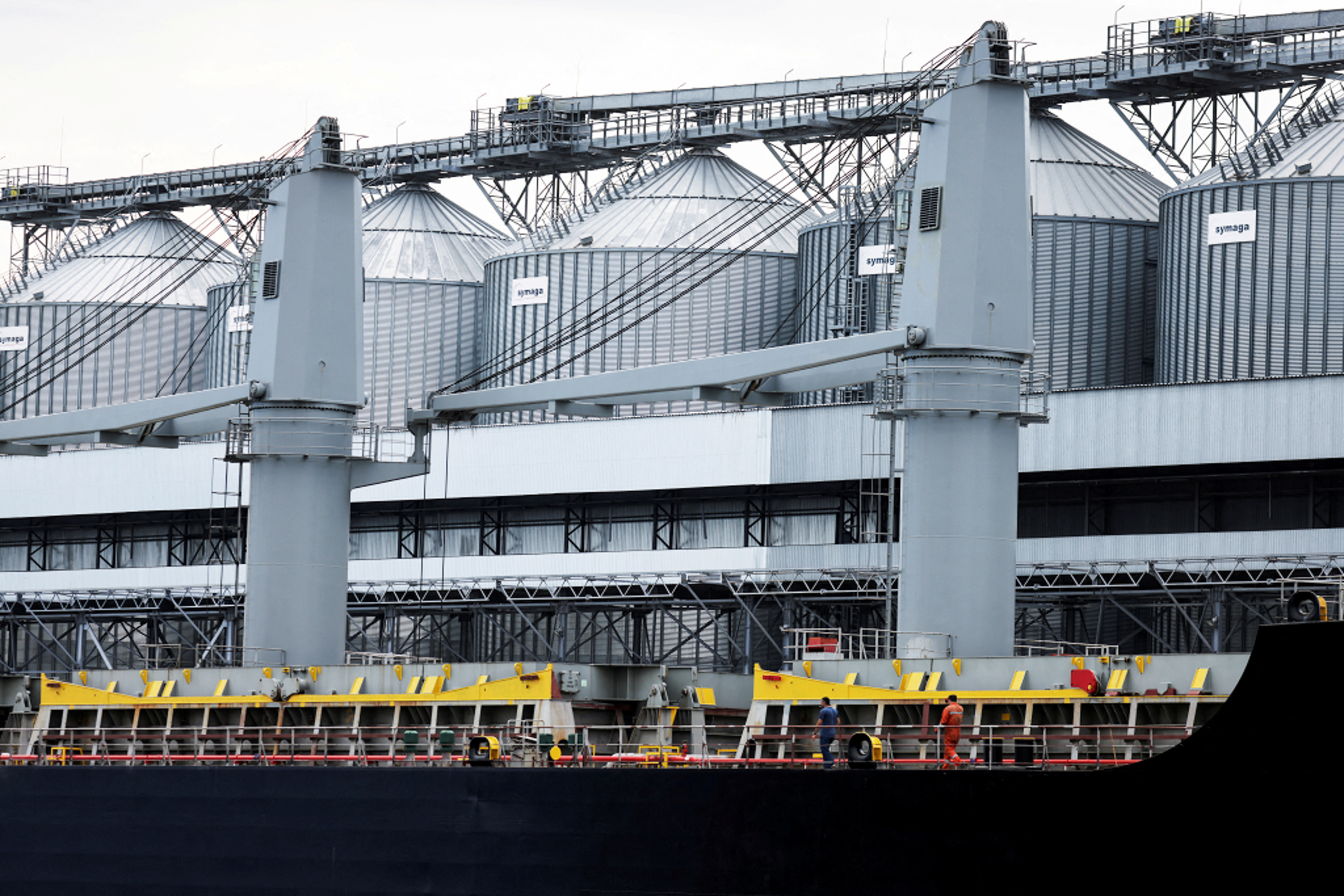 Ukraine ready to ship grain, awaits signal for first shipment