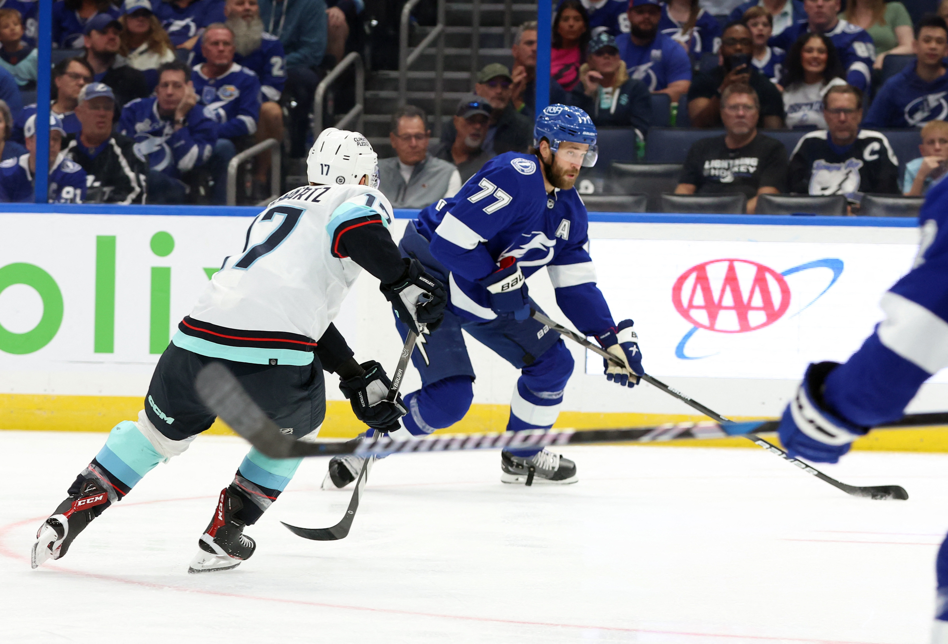 Tampa Bay Lightning lose Yanni Gourde to Seattle Kraken in