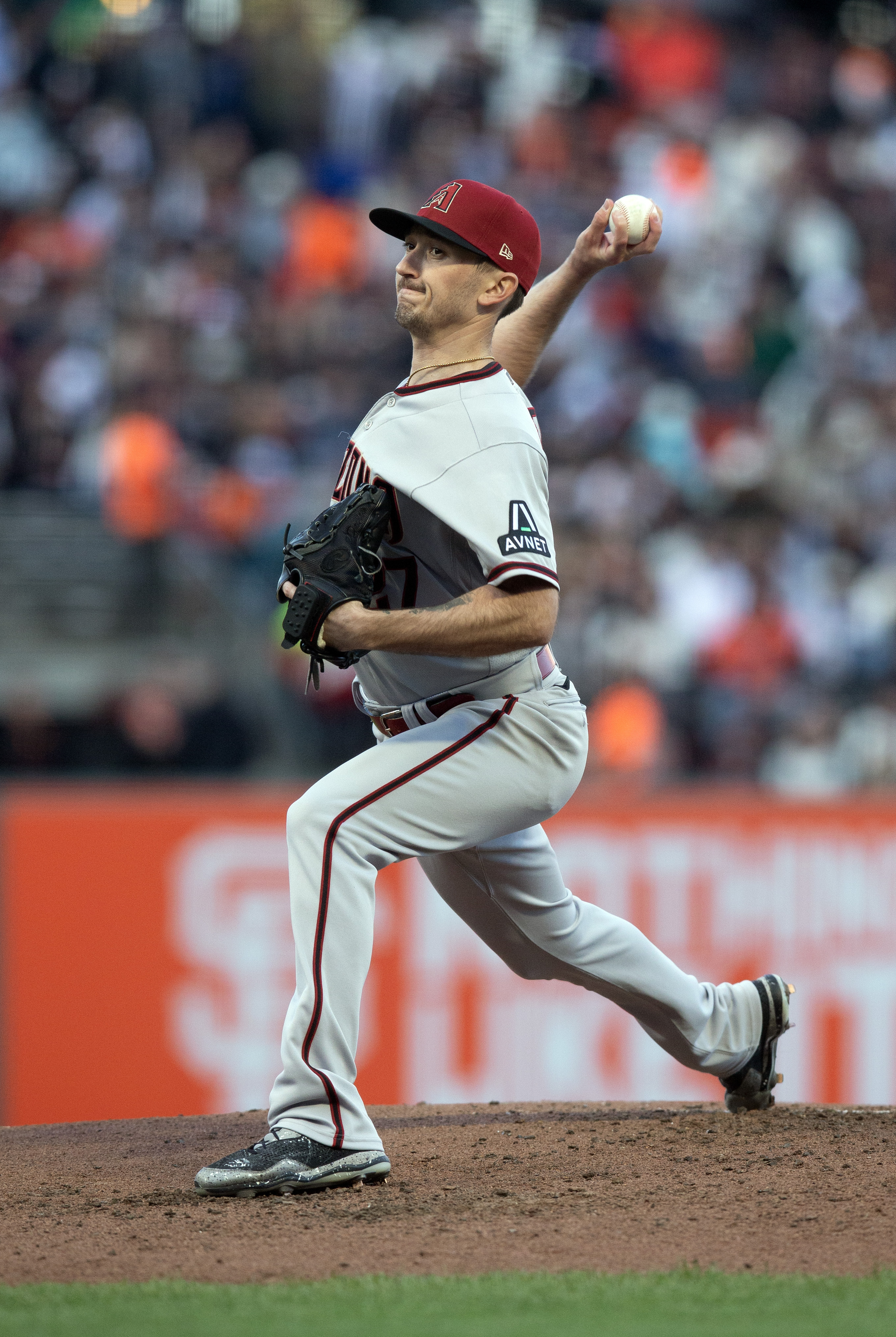 Giants begin series by knocking off West-leading D-backs