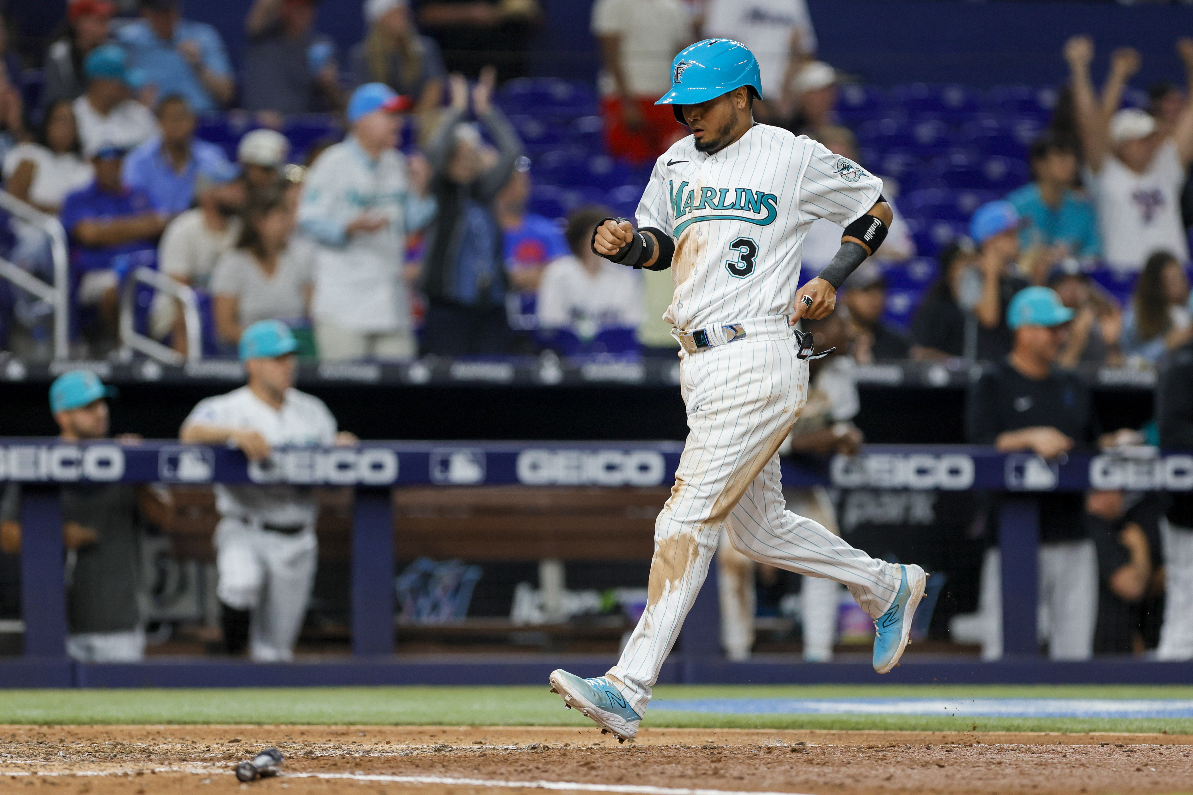 Jean Segura hits walk-off single in Marlins win over Cubs