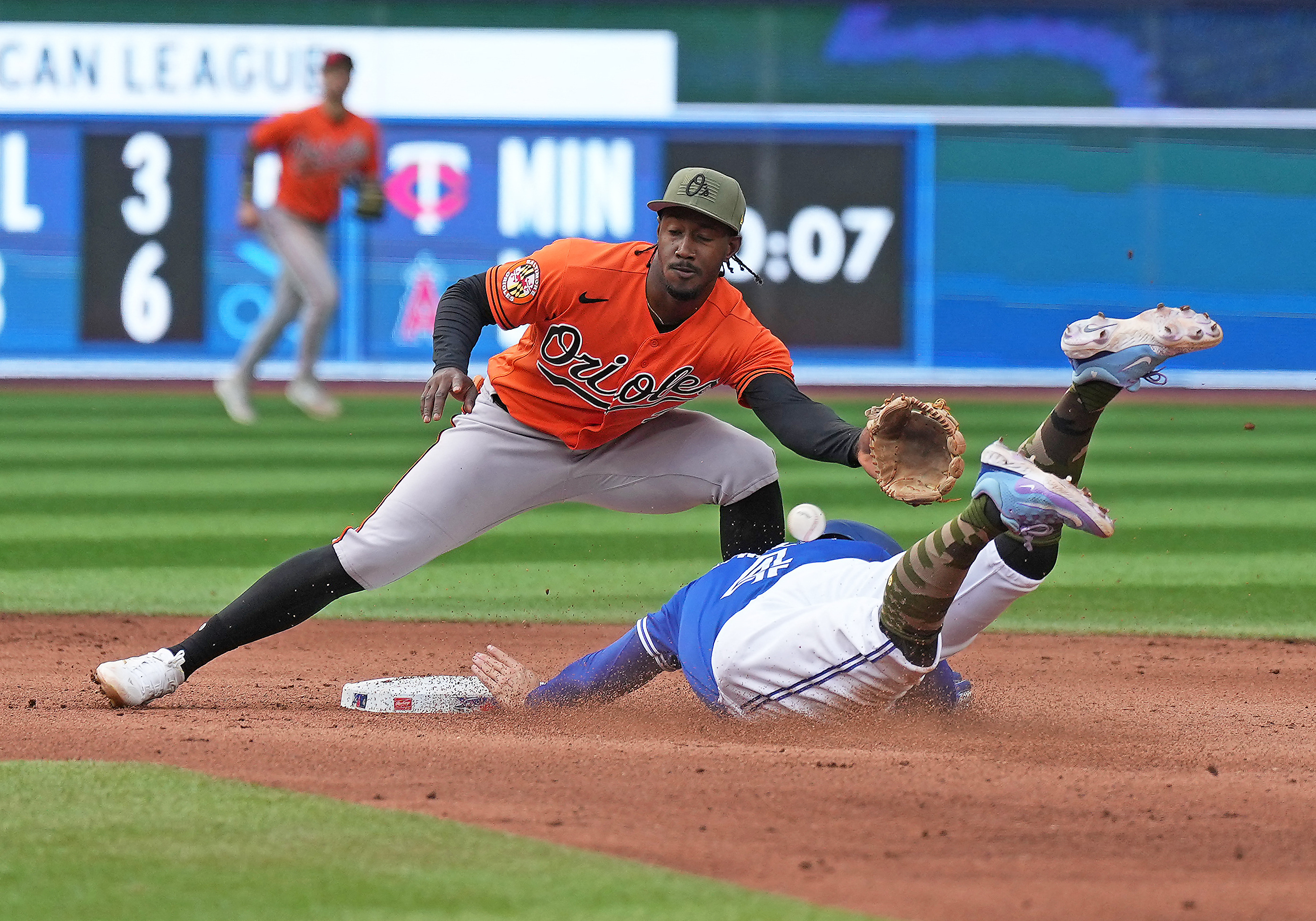 Orioles' Austin Hays makes an OUTRAGEOUS diving catch to close out 7th  inning vs. Rangers