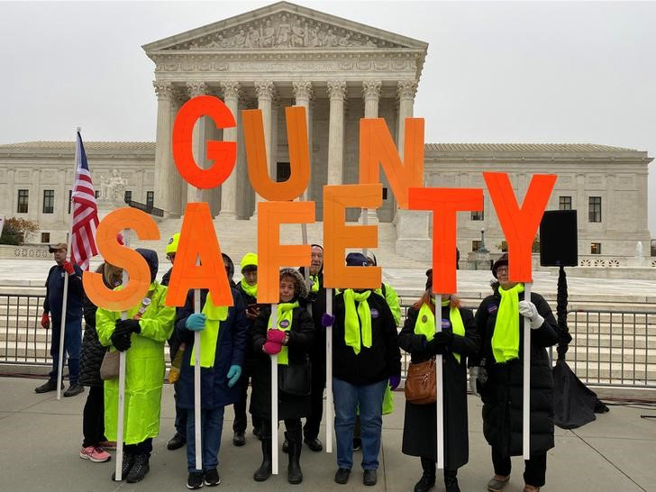 Supreme Court guns ruling also applies to knives, Ninth Circuit rules