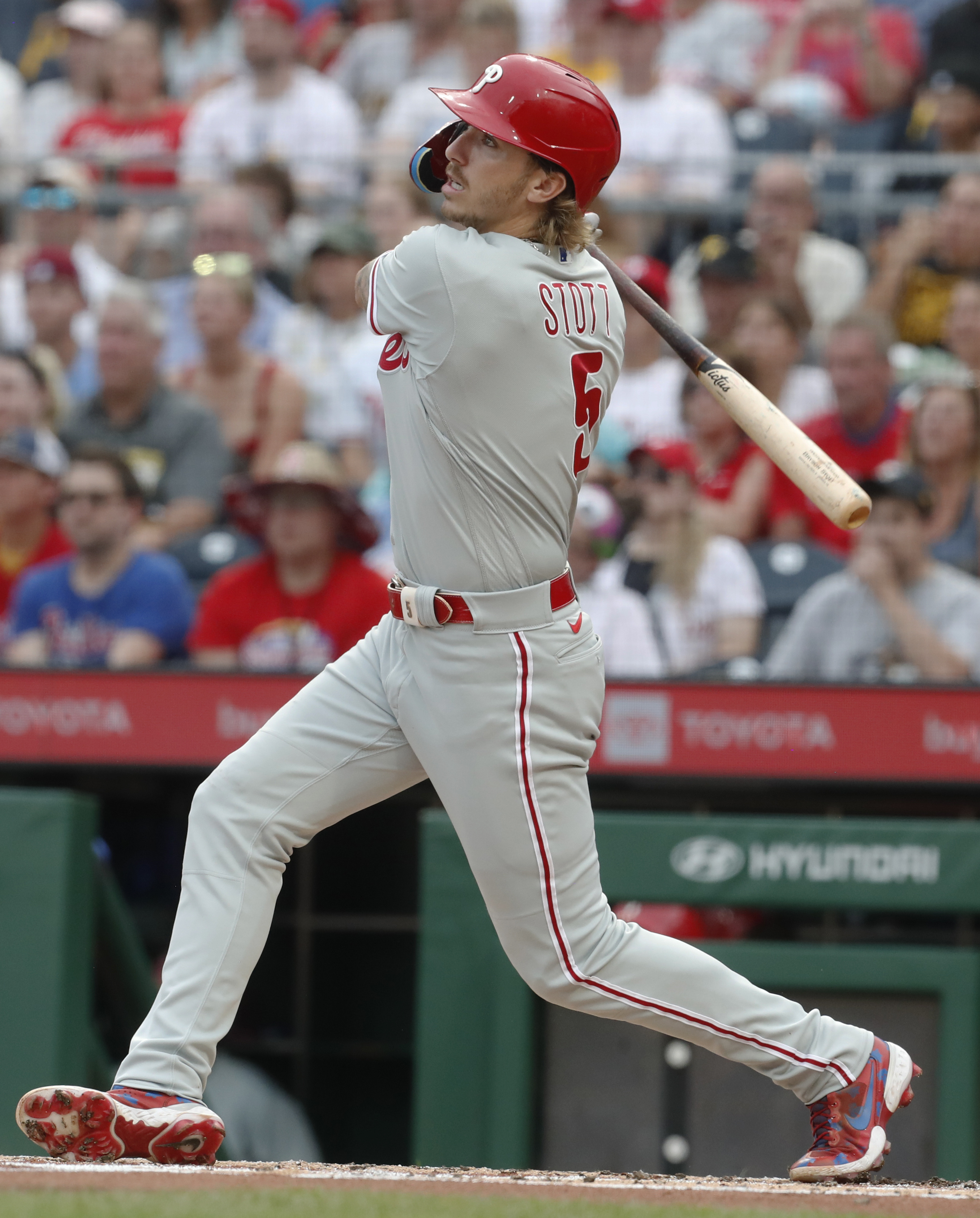 Kyle Schwarber blasted a 2-run HR as Phillies edged-Pirates