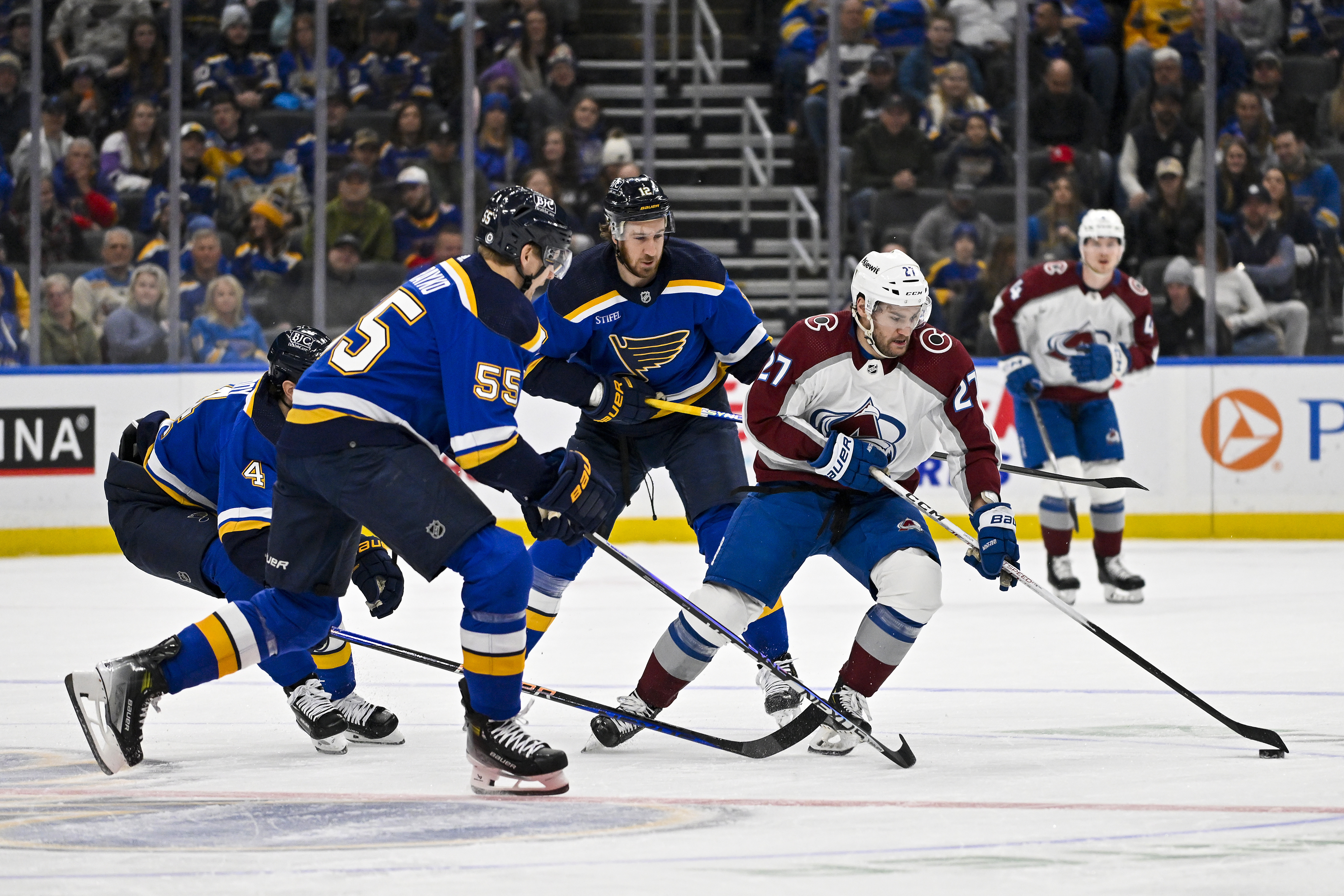 Avalanche nip Blues, end winless skid in road games