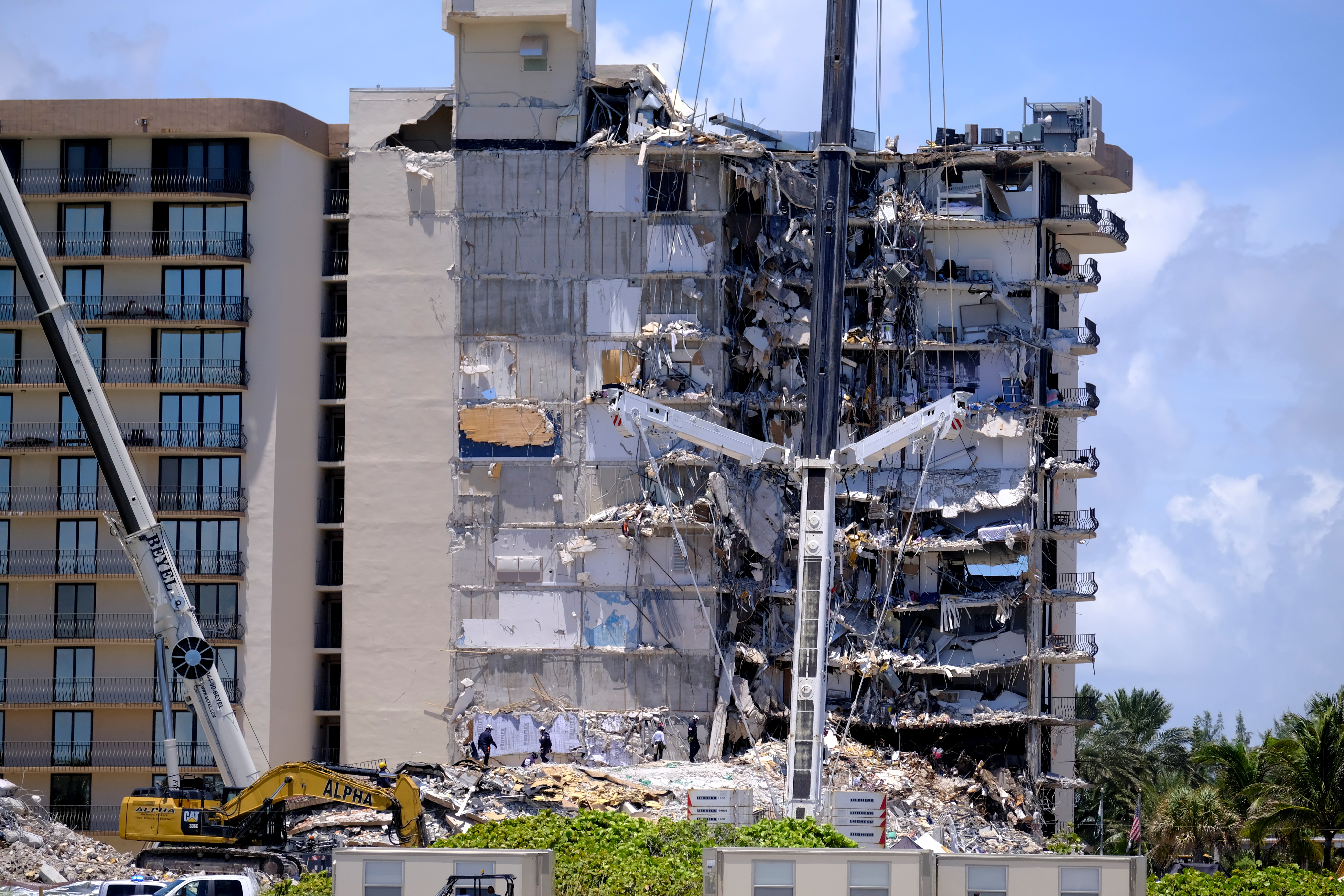 Death toll climbs to 11 in Florida condo collapse, 150 missing 7 Search and rescue personnel continue searching for victims days after a residential building partially collapsed in Surfside near Miami Beach, Florida, U.S., June 27, 2021. REUTERS/Maria Alejandra Cardona