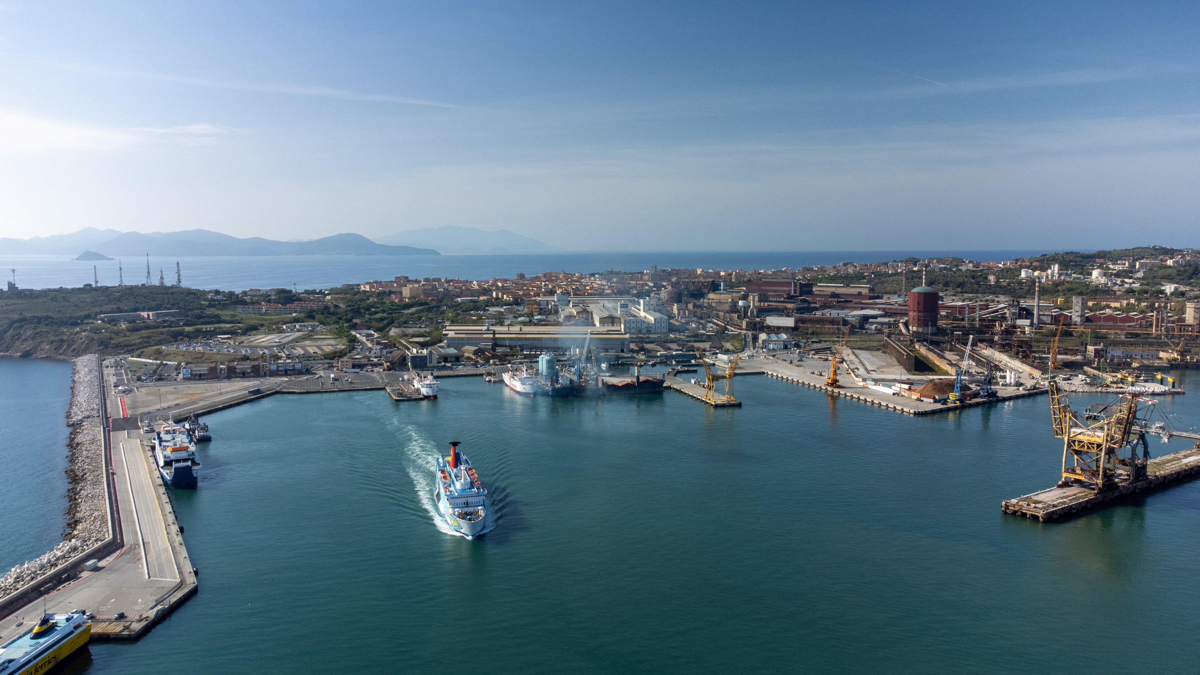 Energy crisis speeds up Italian LNG terminal project in Piombino