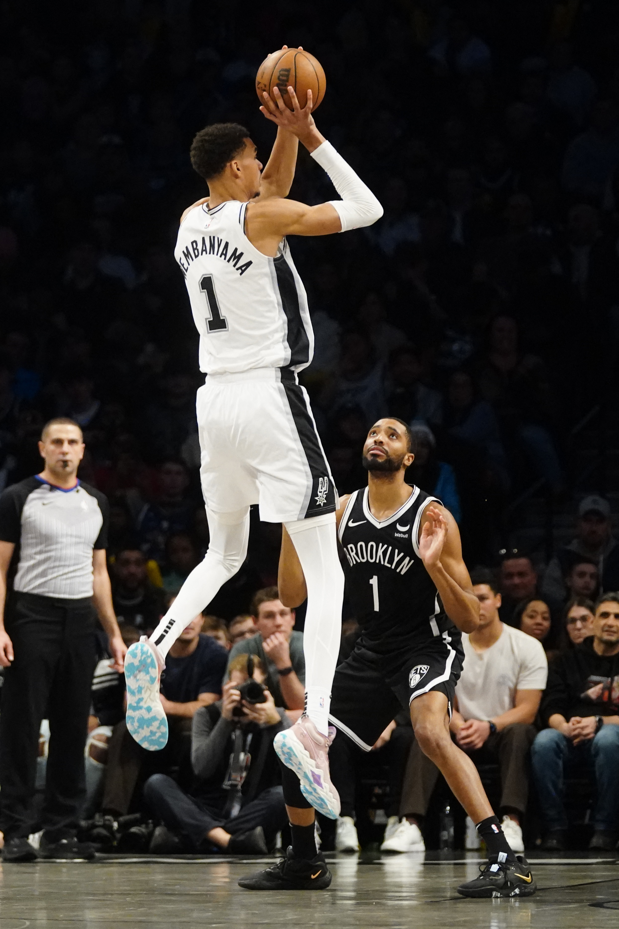 Dennis Schroder's Strong Debut Leads Nets Past Spurs | Reuters