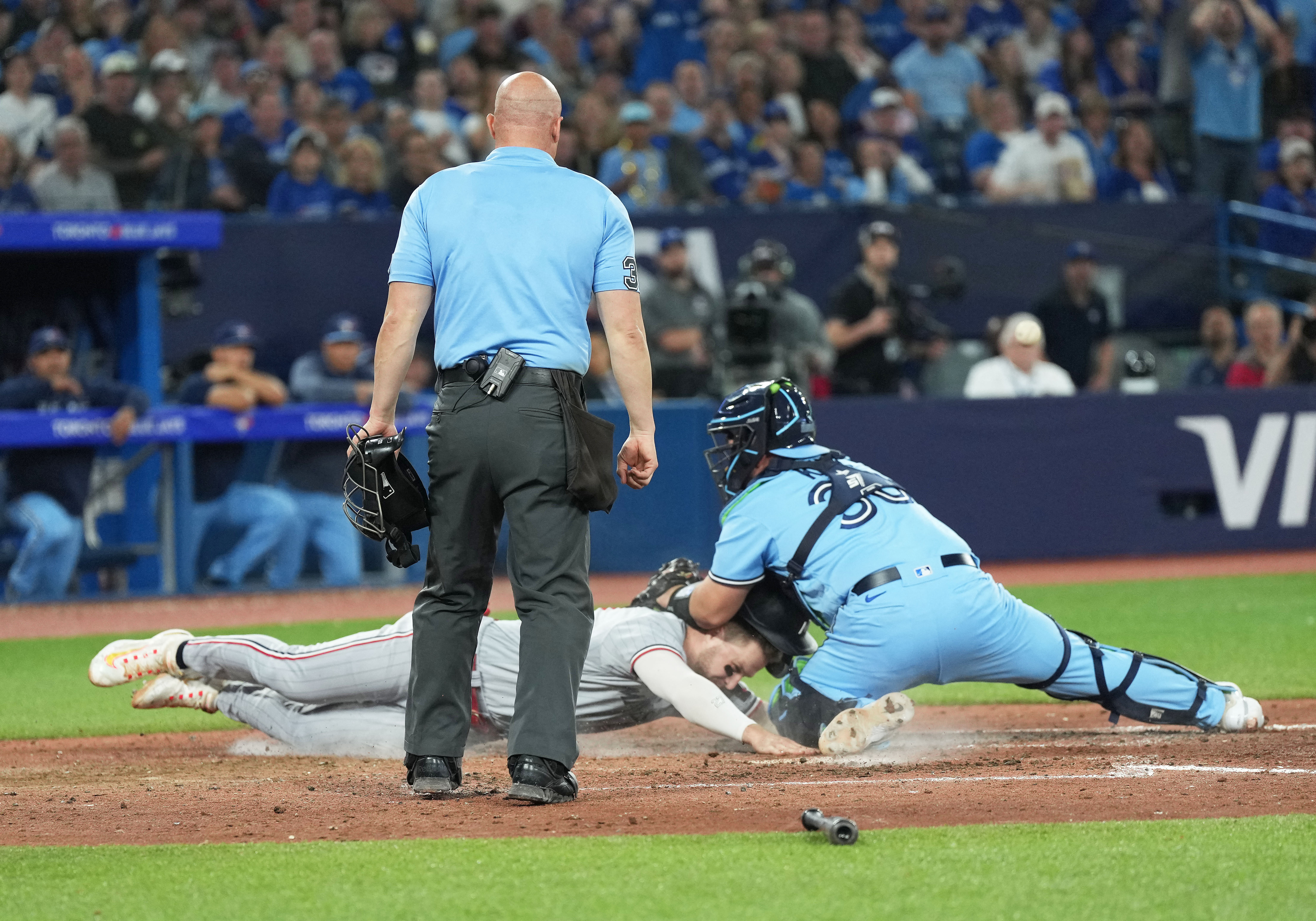 New Blue Jays Home Run Jacket for 2022 : r/Torontobluejays