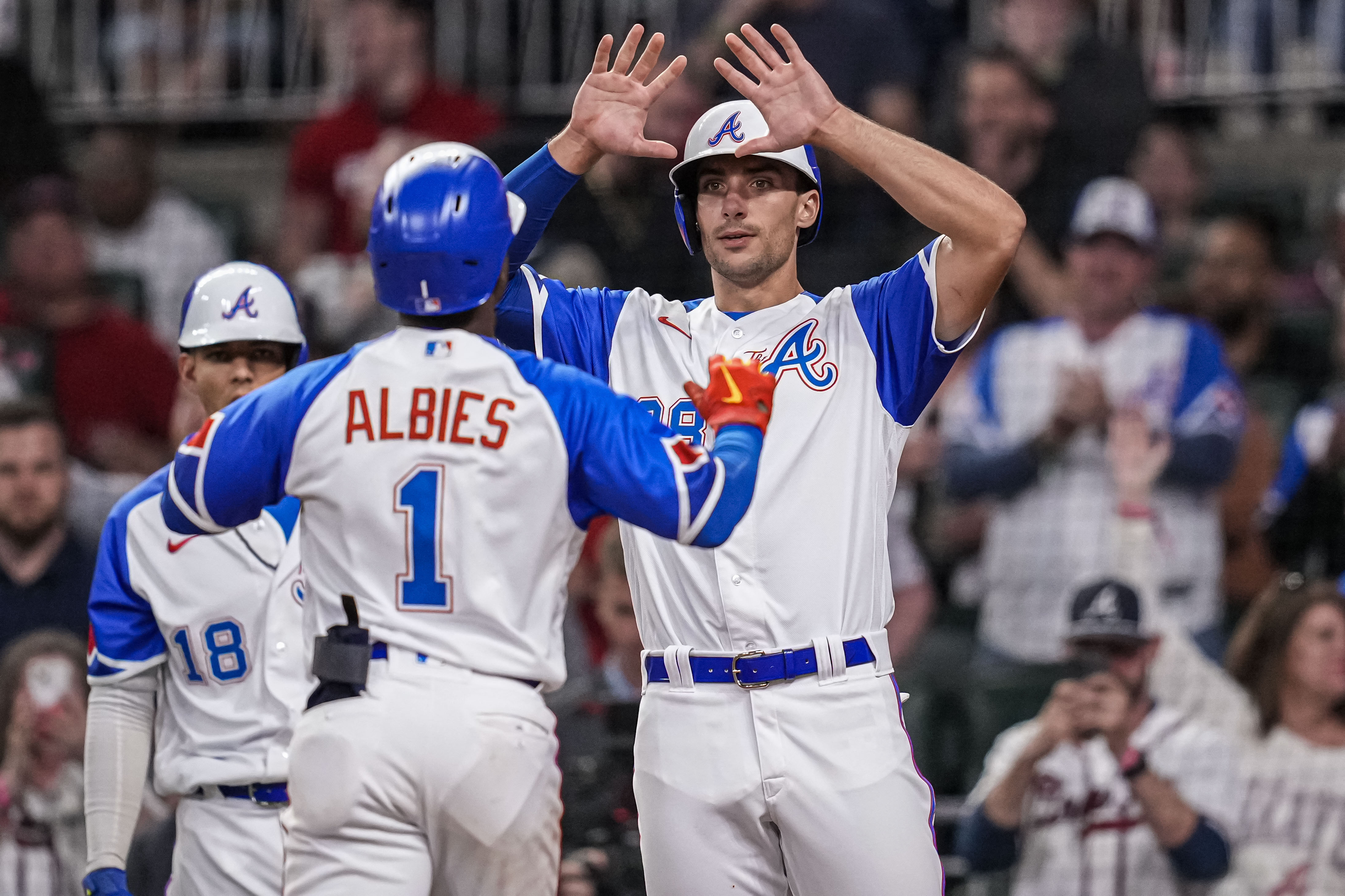 Yordan Alvarez, Kyle Tucker lead Astros over Braves
