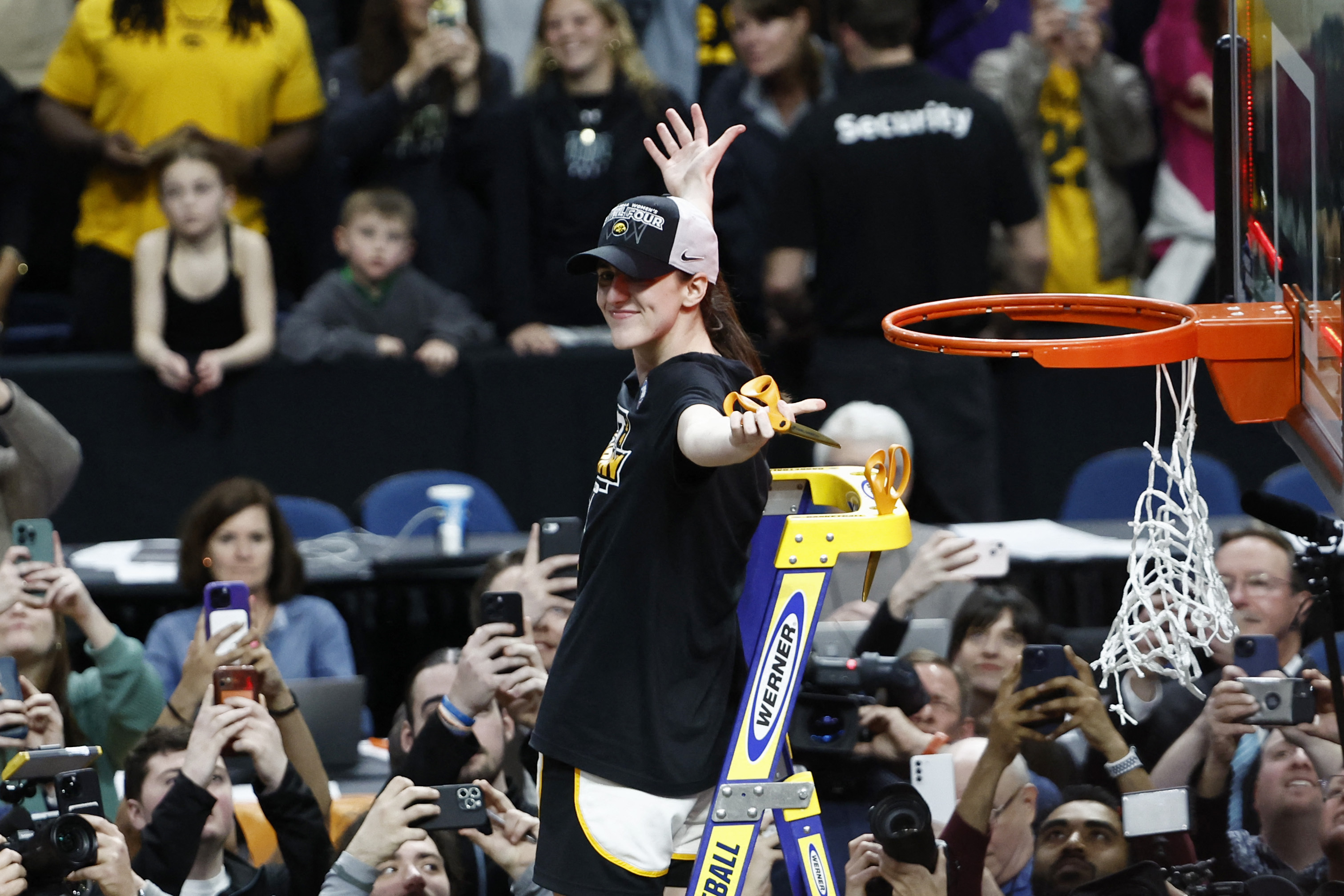 Caitlin Clark lifts Iowa to rematch win over LSU | Reuters