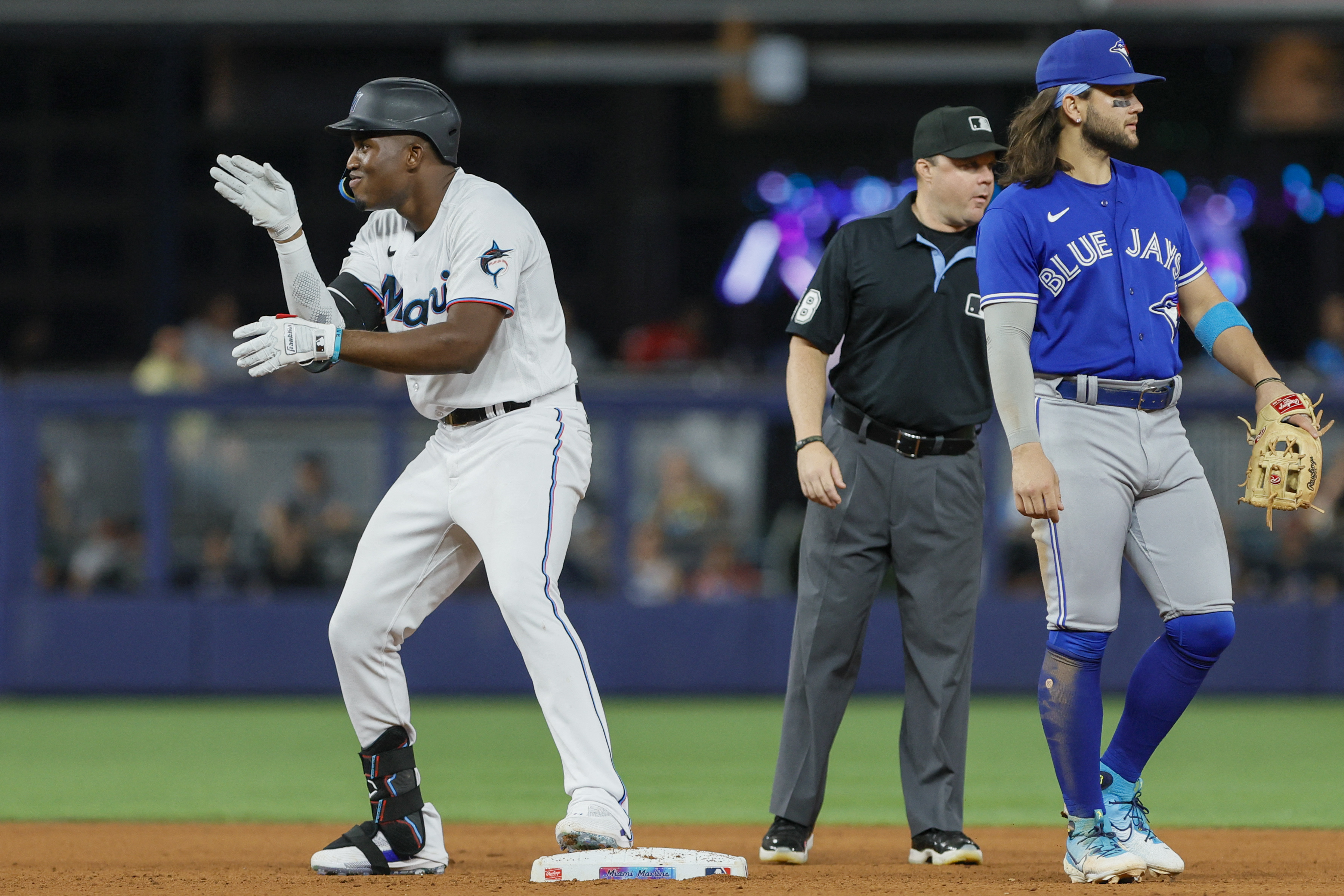 Luis Arraez (5-for-5) gets back to .400 as Marlins blank Jays