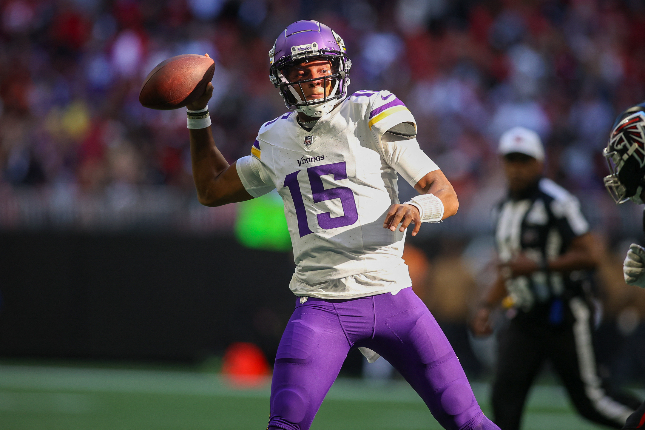 Joshua Dobbs bails out Vikings in win over Falcons | Reuters