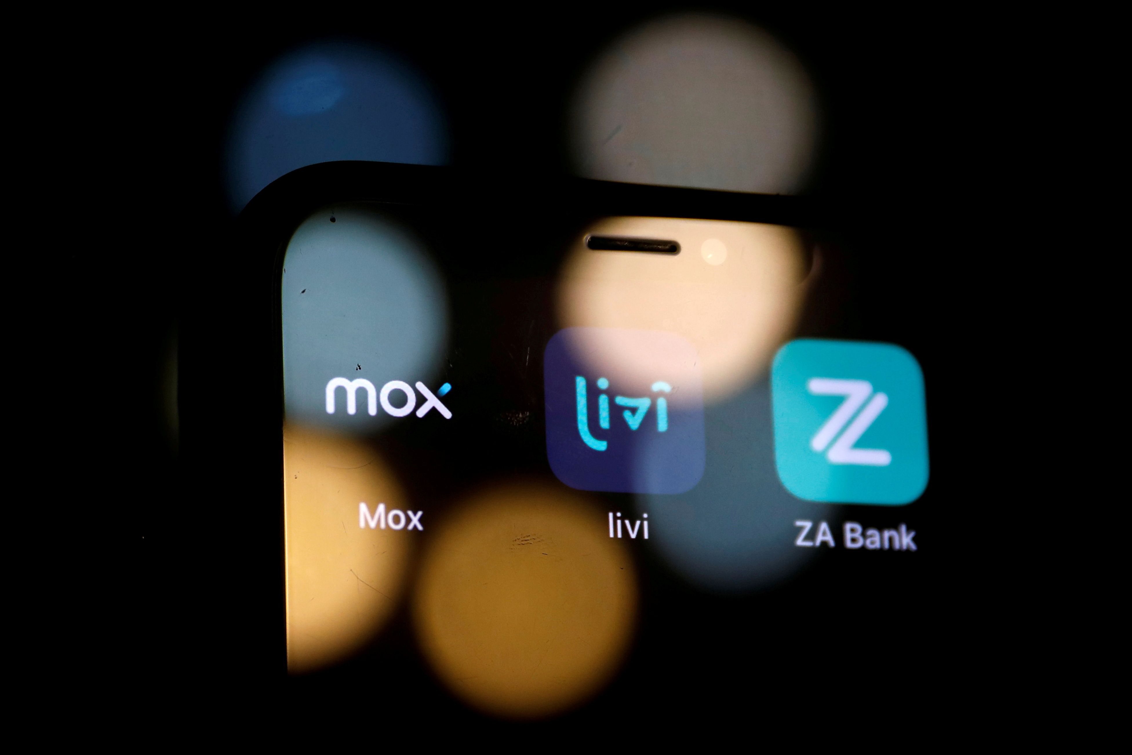Illustration of virtual banks Mox Bank, ZA Bank and Livi Bank