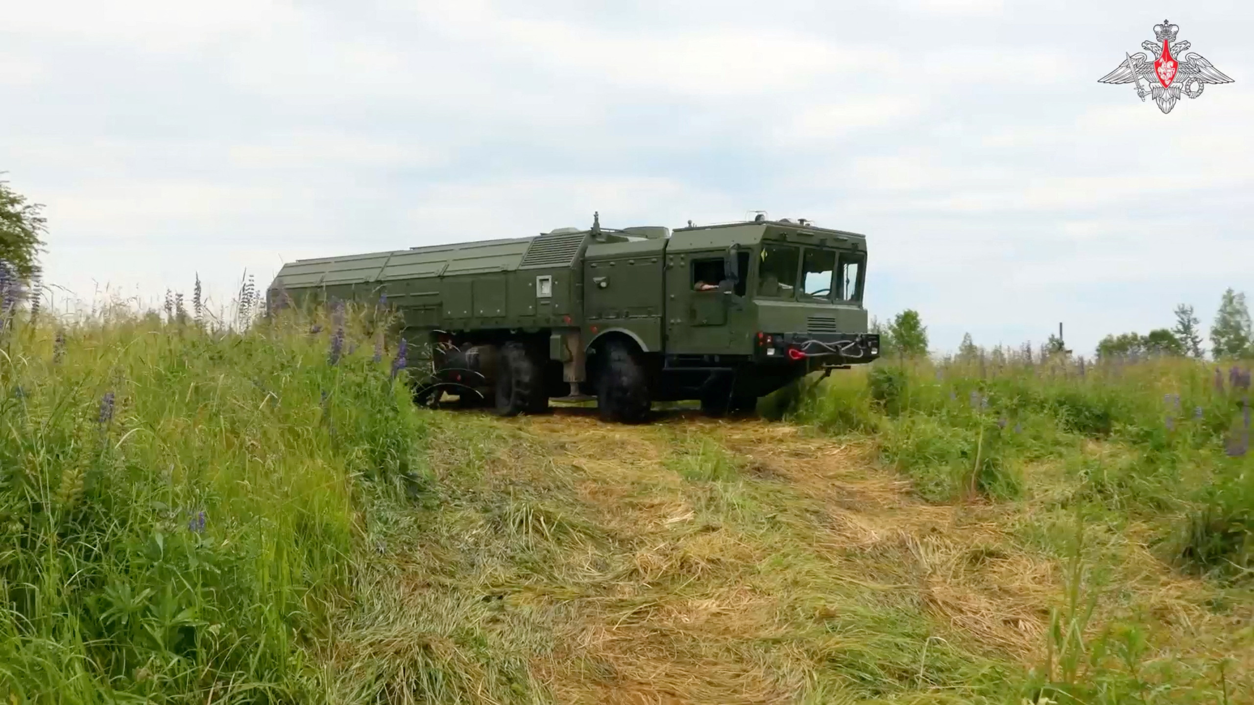 Russia rehearses delivering tactical nuclear weapons with dummy ...