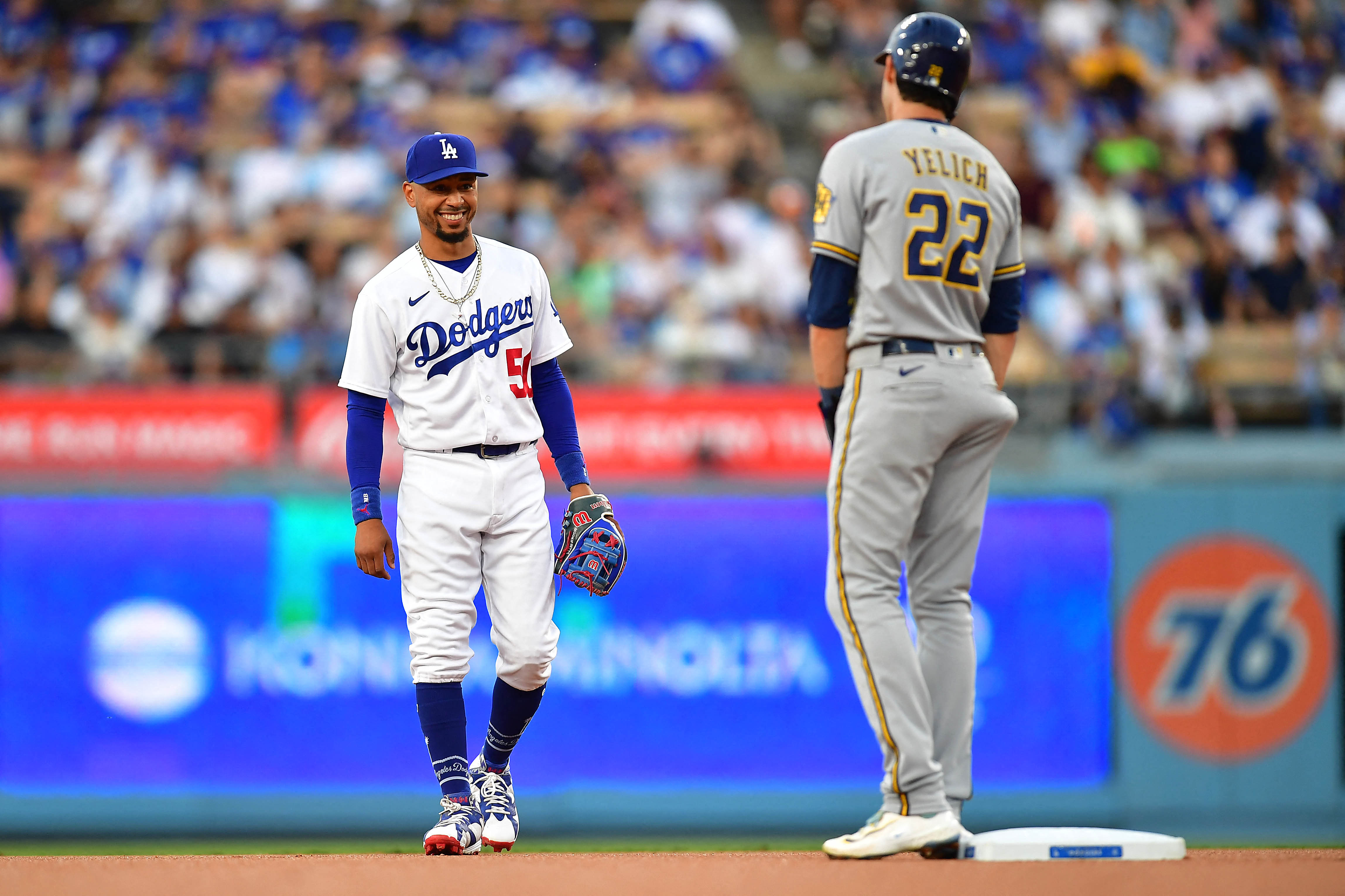 Los Angeles Dodgers Enrique Hernandez (14) scores on a groundout