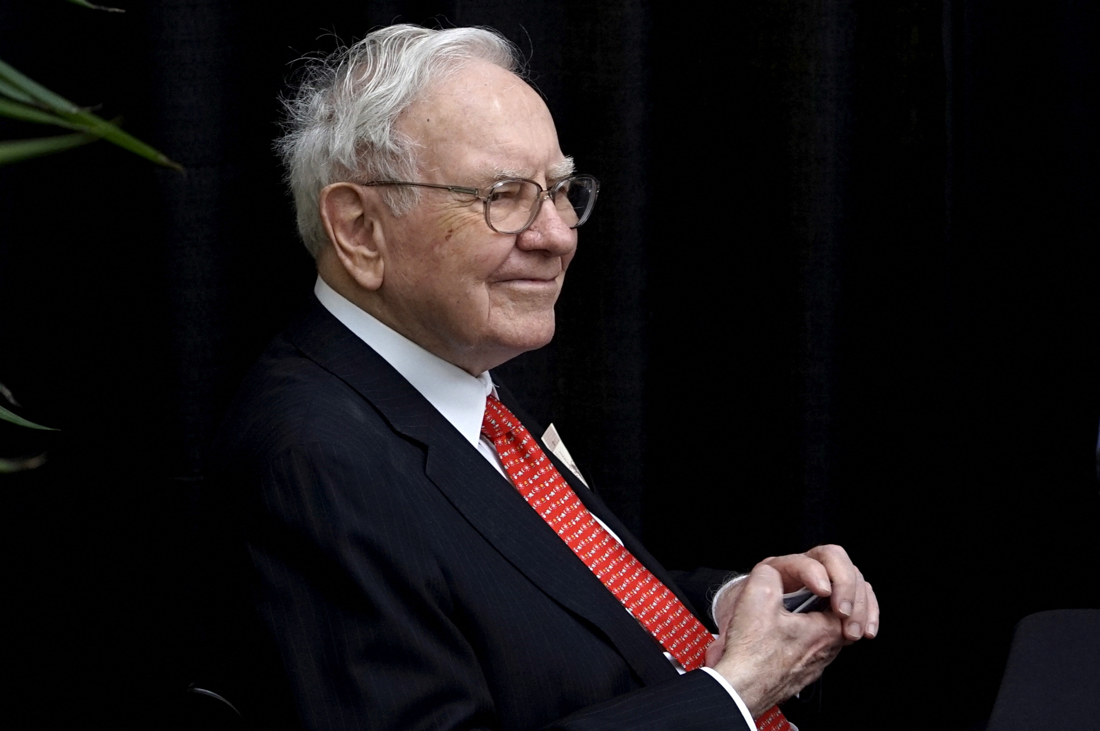 Berkshire Hathaway CEO Warren Buffett plays bridge during the Berkshire annual meeting weekend in Omaha, Nebraska