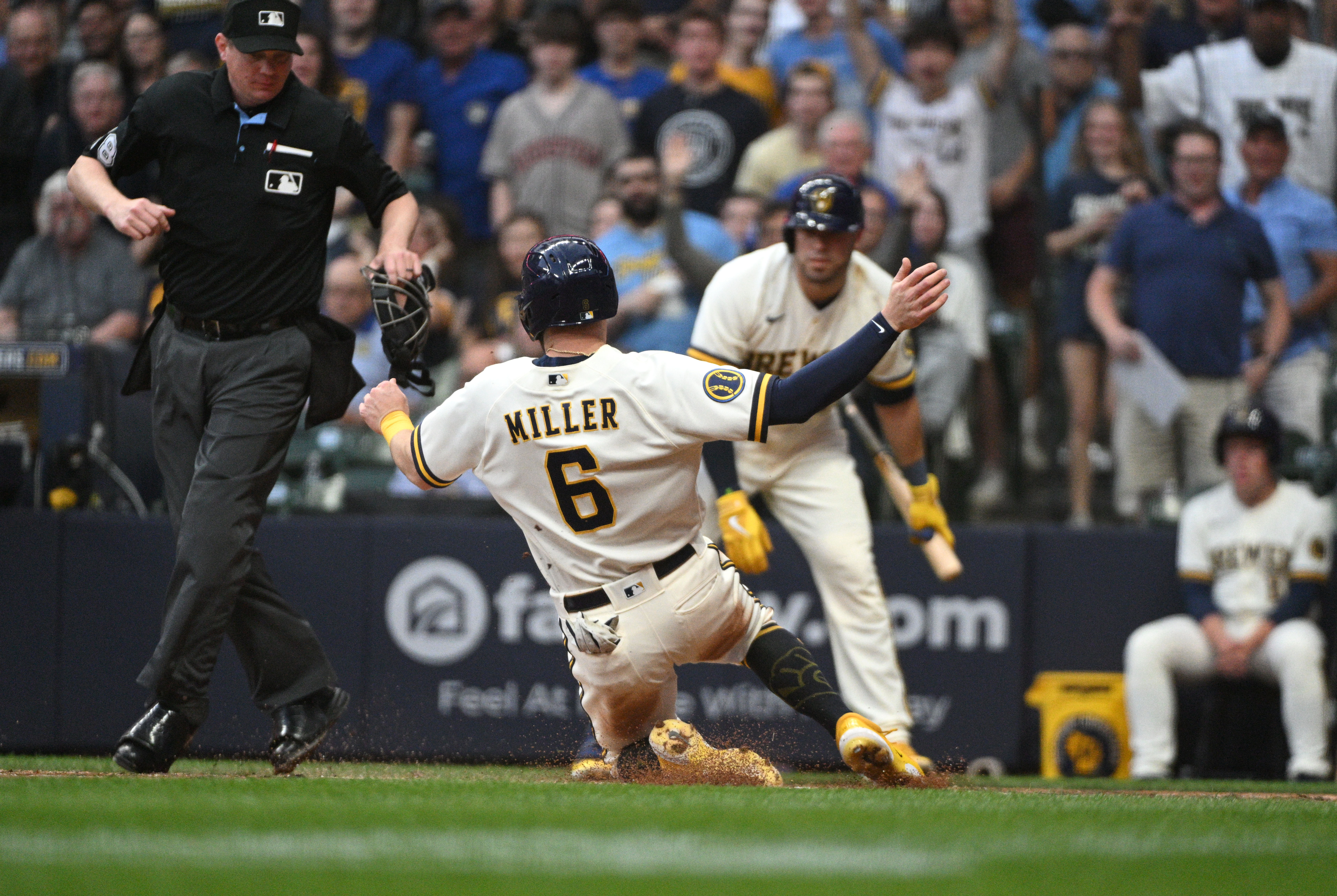 Images from the Brewers' 6-0 victory over the Padres