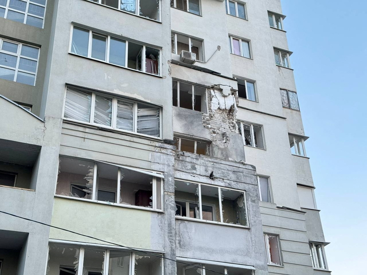 Ukraine air attack on Belgorod injures 8, governor says | Reuters