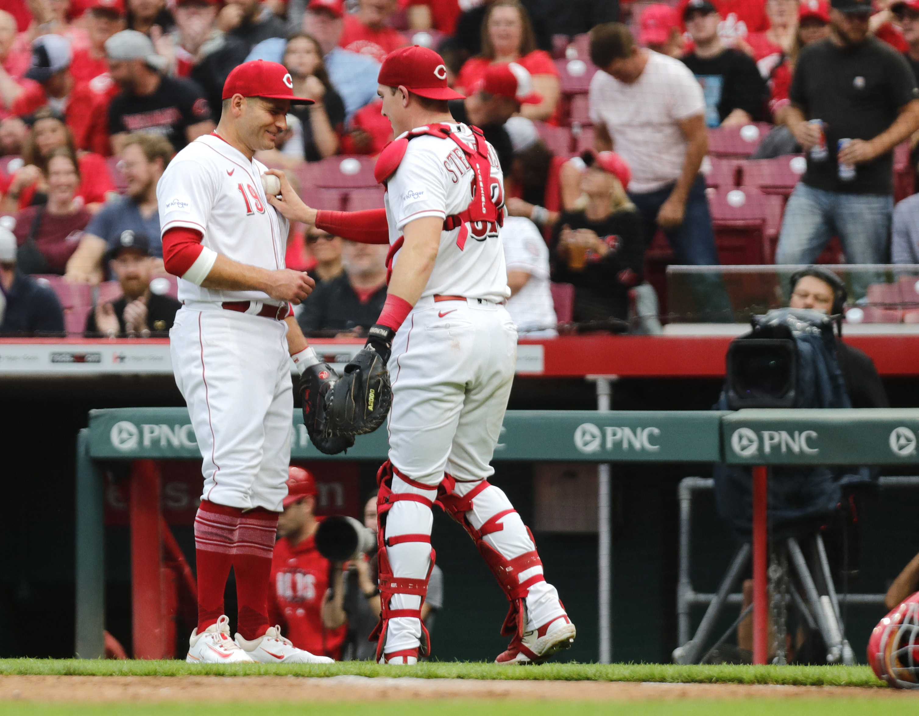 Joey Votto knocks in 3 in return as streaking Reds top Rockies